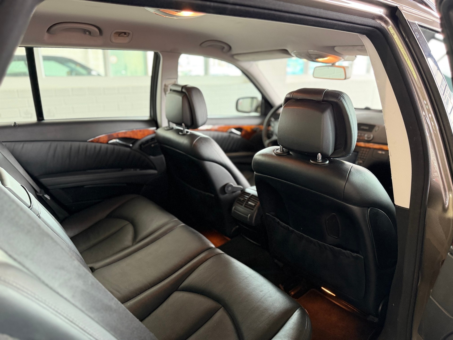 MERCEDES-BENZ E 350 Elégance 4Matic Automatic-image-9