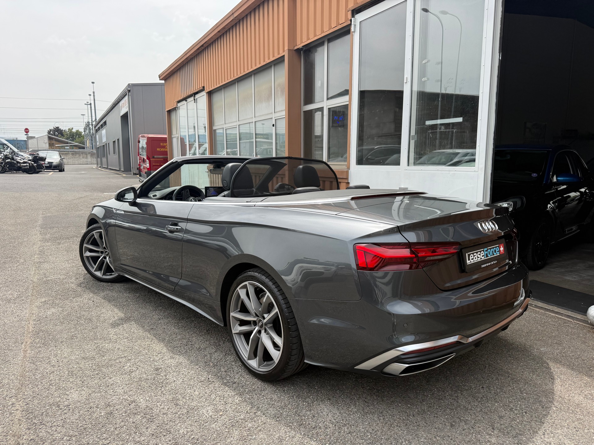 AUDI A5 Cabriolet 40 TFSI S-Line S-tronic-image-2