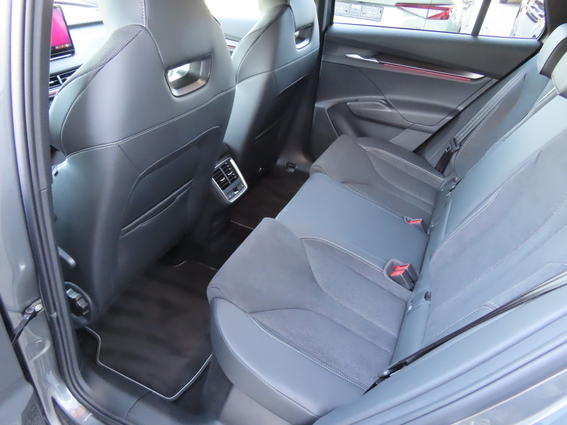 SKODA Elroq 85x Sportline 4x4-image-10