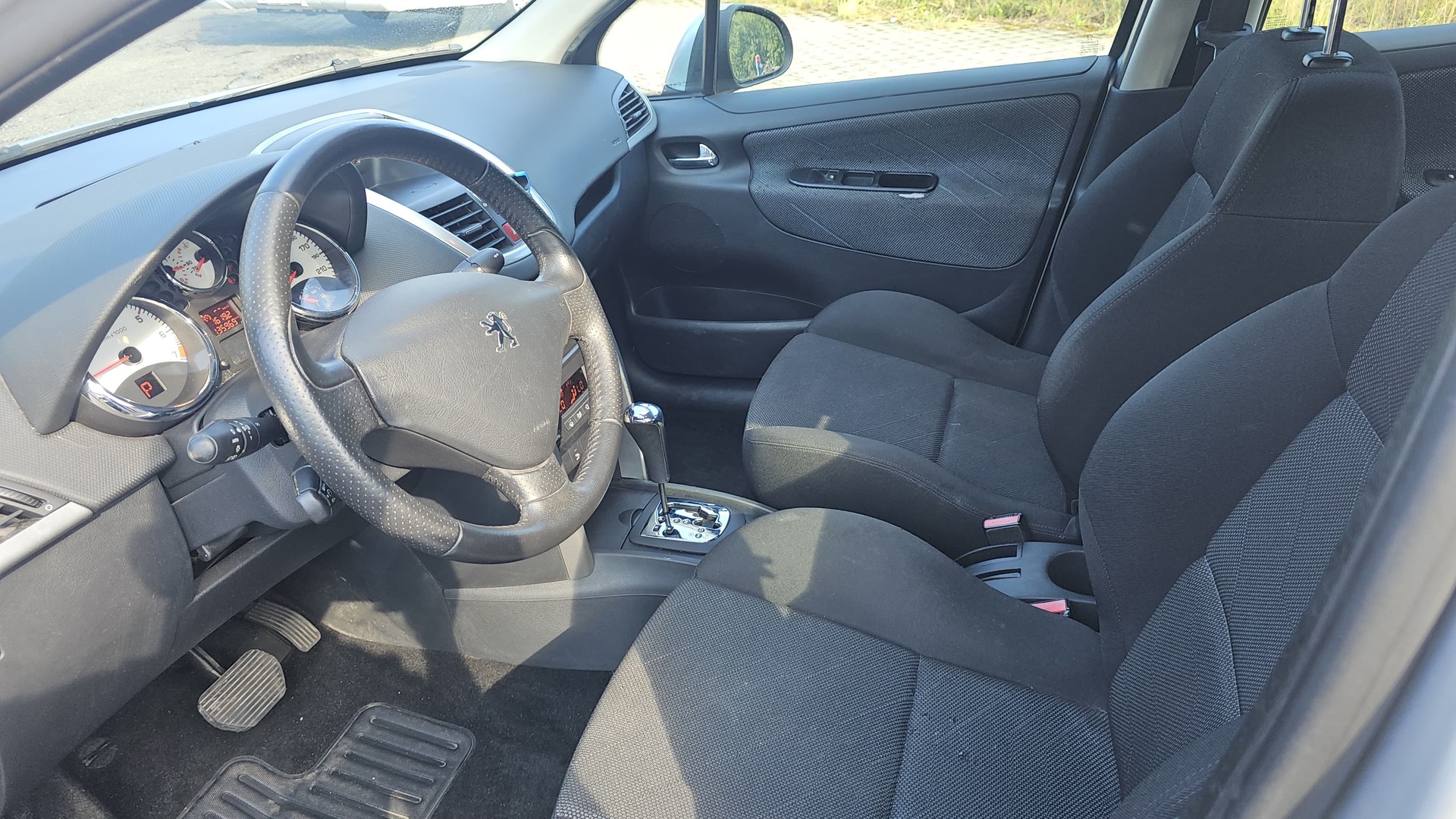 PEUGEOT 207 1.6 16V Sport Automatic-image-8