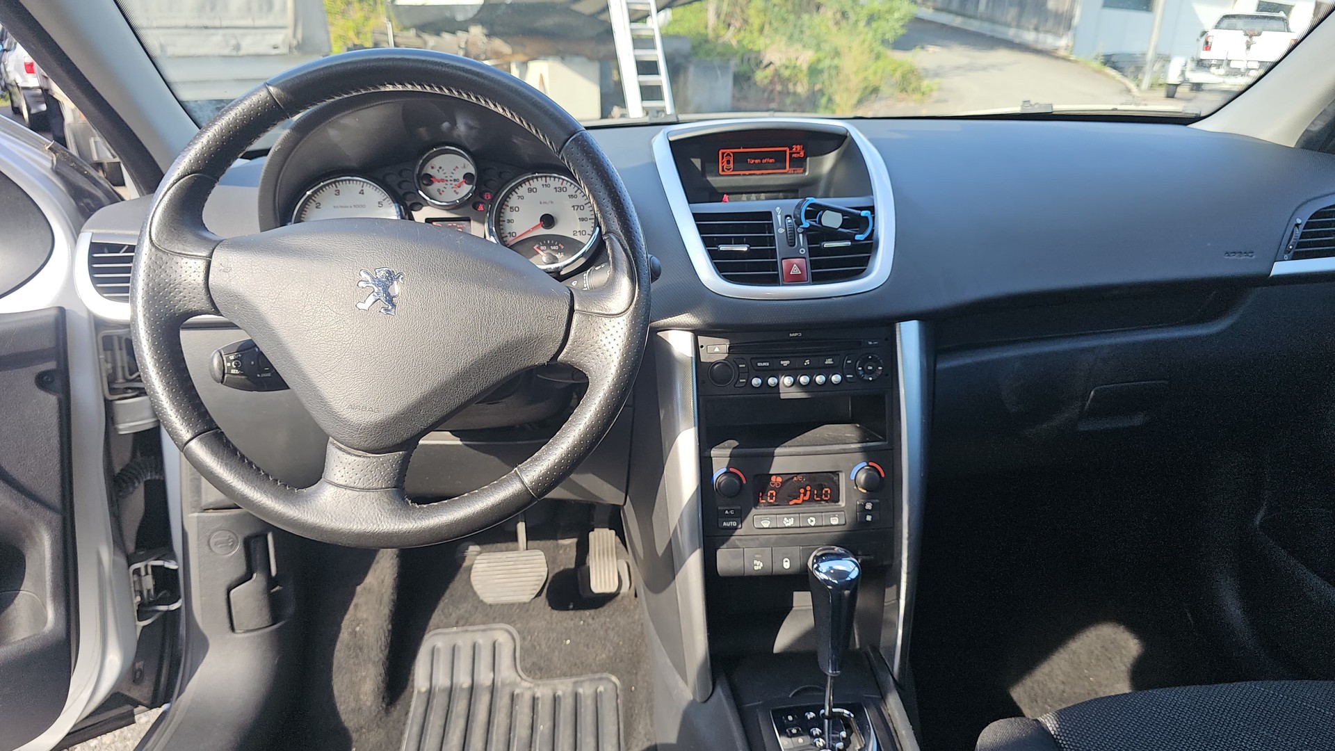 PEUGEOT 207 1.6 16V Sport Automatic-image-9