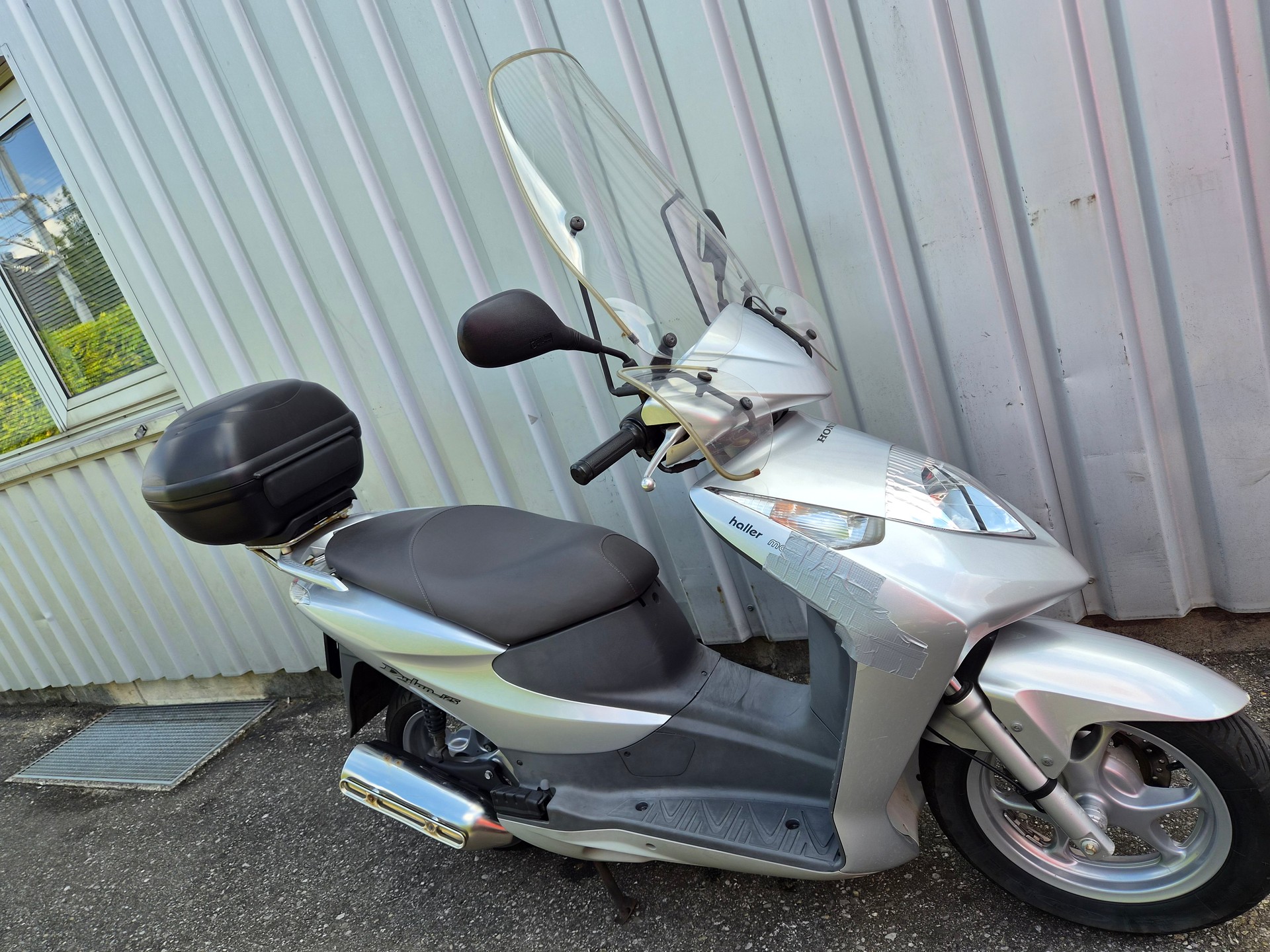 HONDA SES 125 Dylan-showroom-element-1