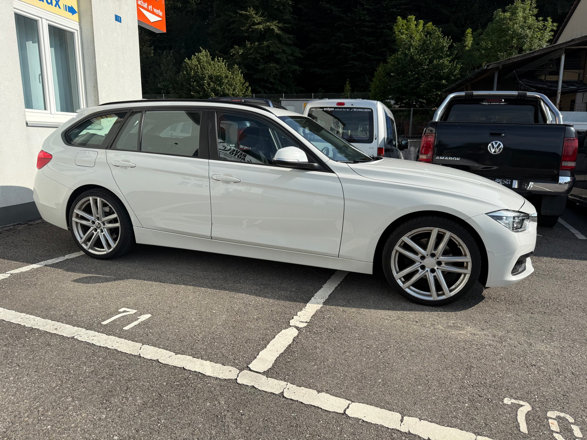 BMW 320d xDrive Touring Steptronic-image-13