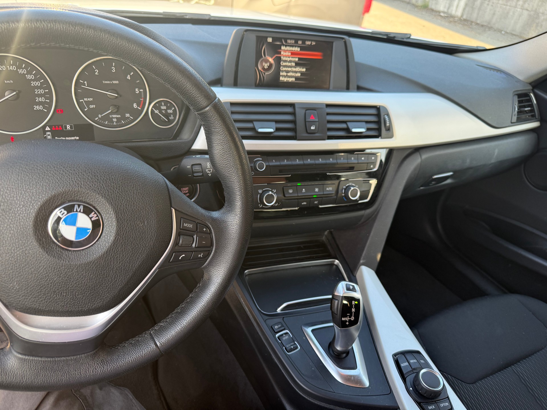 BMW 320d xDrive Touring Steptronic-image-9
