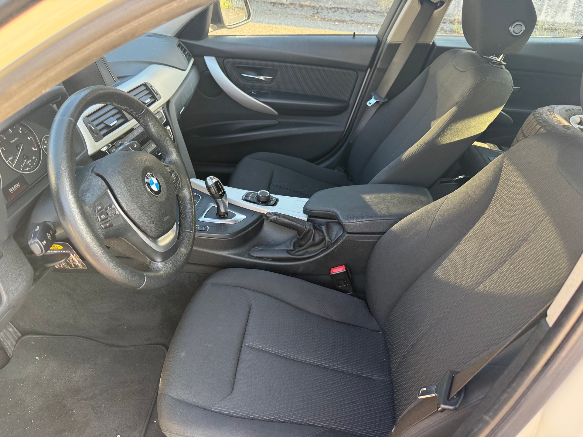 BMW 320d xDrive Touring Steptronic-image-8