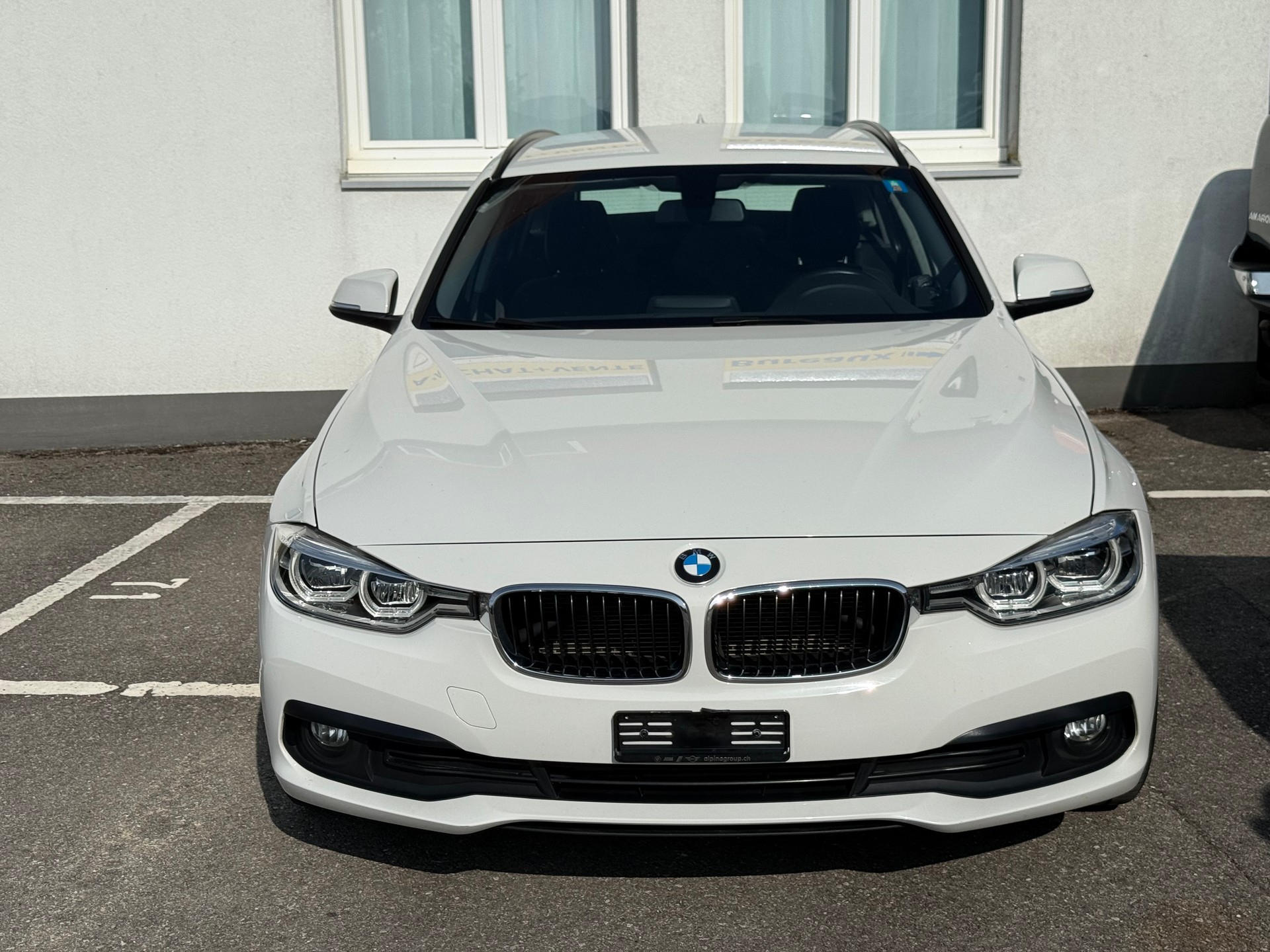 BMW 320d xDrive Touring Steptronic-image-12