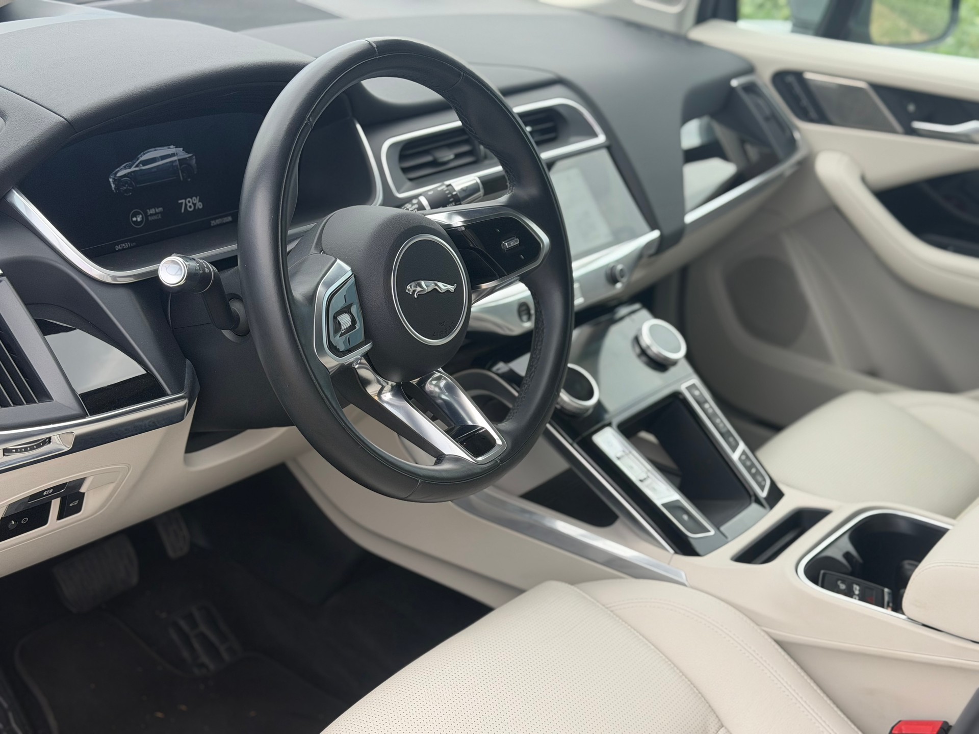 JAGUAR I-Pace EV400 HSE AWD-image-10