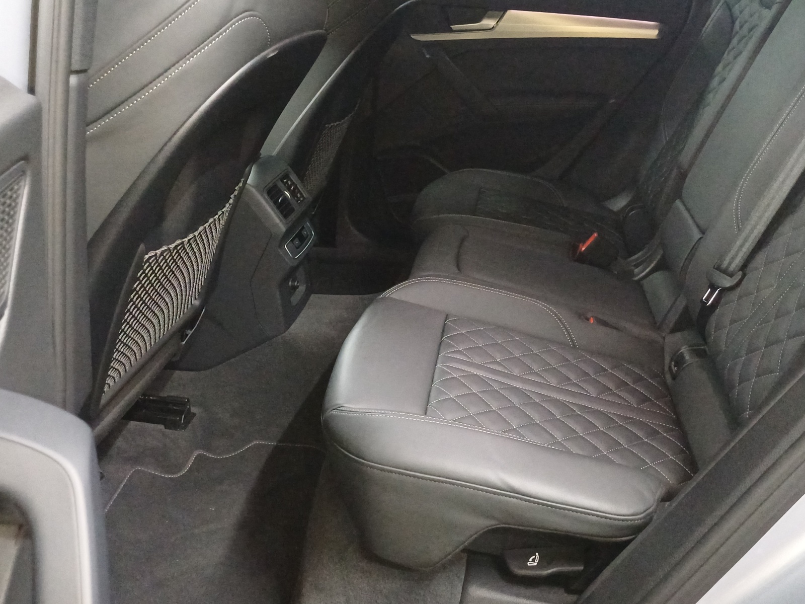 AUDI Q5 Sportback 40 TDI S line quattro S-tronic-image-11