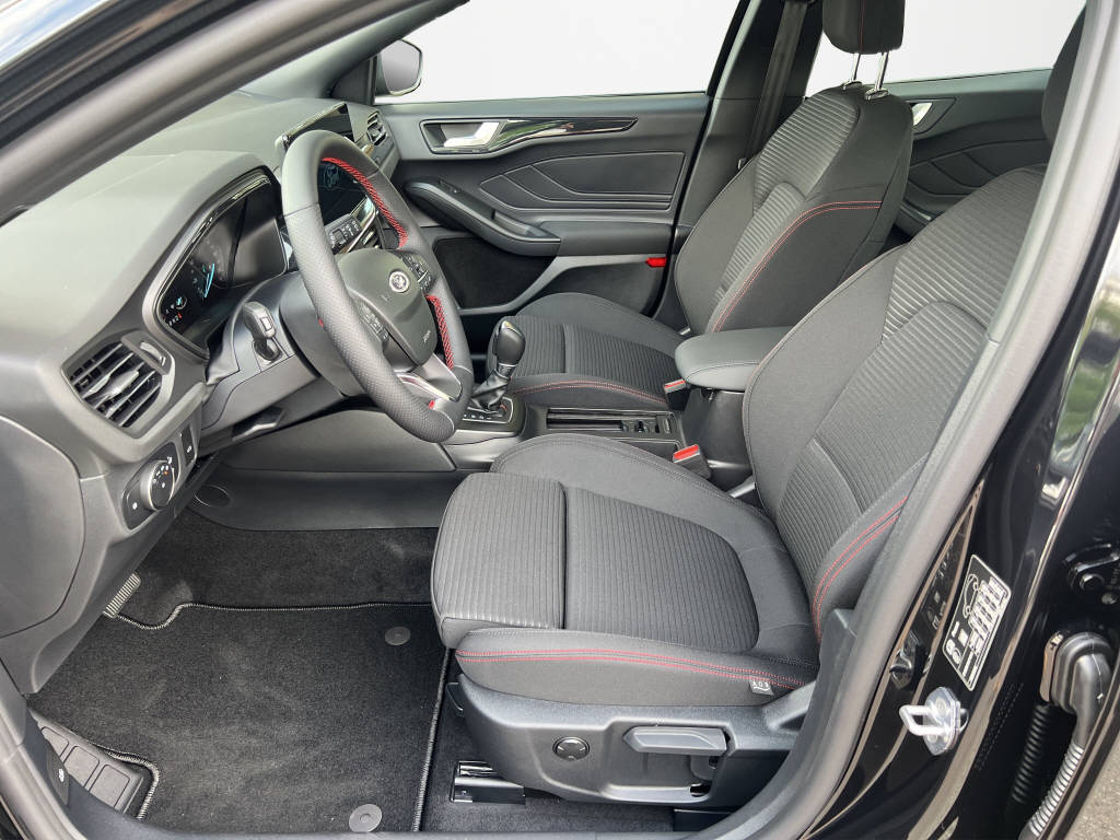 FORD Focus Station Wagon 1.0i EcoB Hybrid 155 ST-Line-image-8