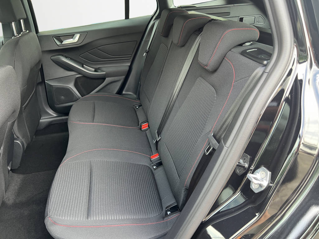 FORD Focus Station Wagon 1.0i EcoB Hybrid 155 ST-Line-image-14