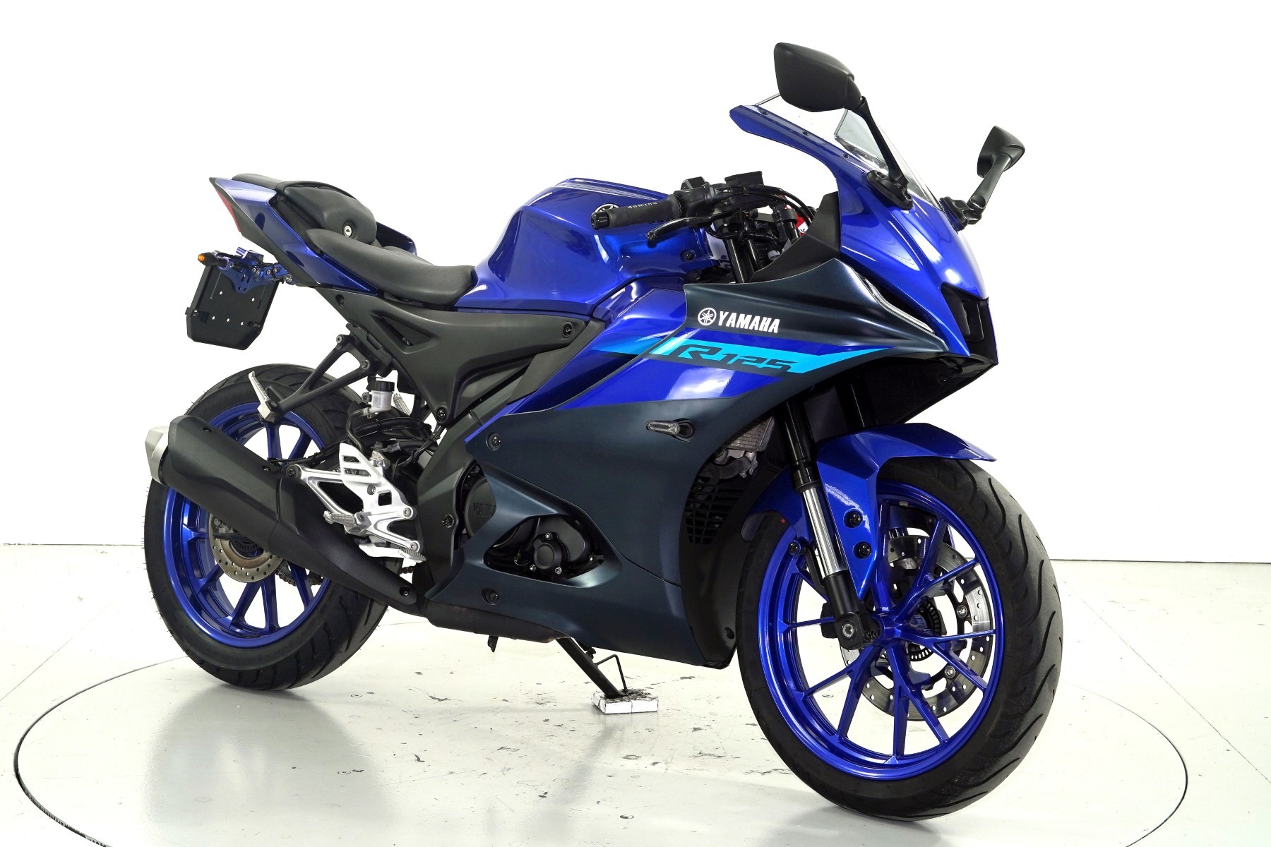 YAMAHA YZF 125 ABS-showroom-element-1