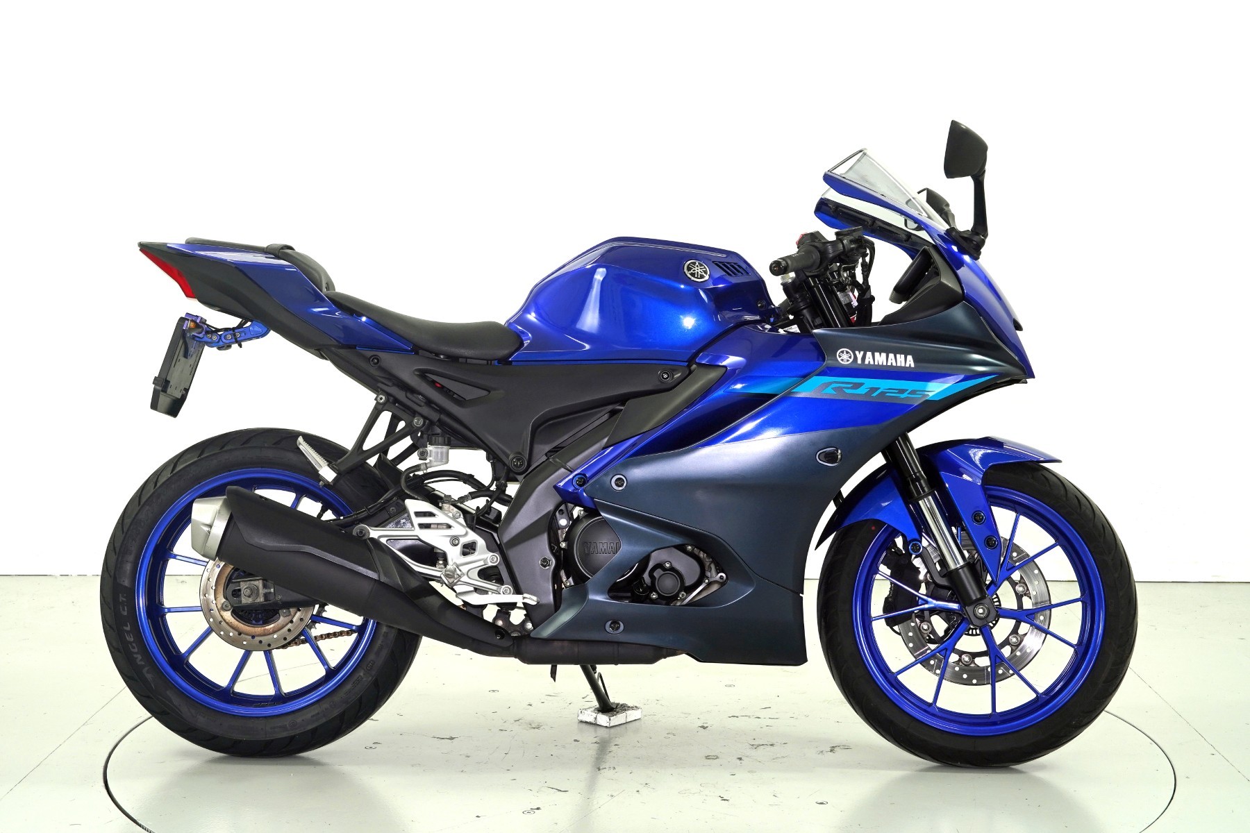 YAMAHA YZF 125 ABS-showroom-element-3