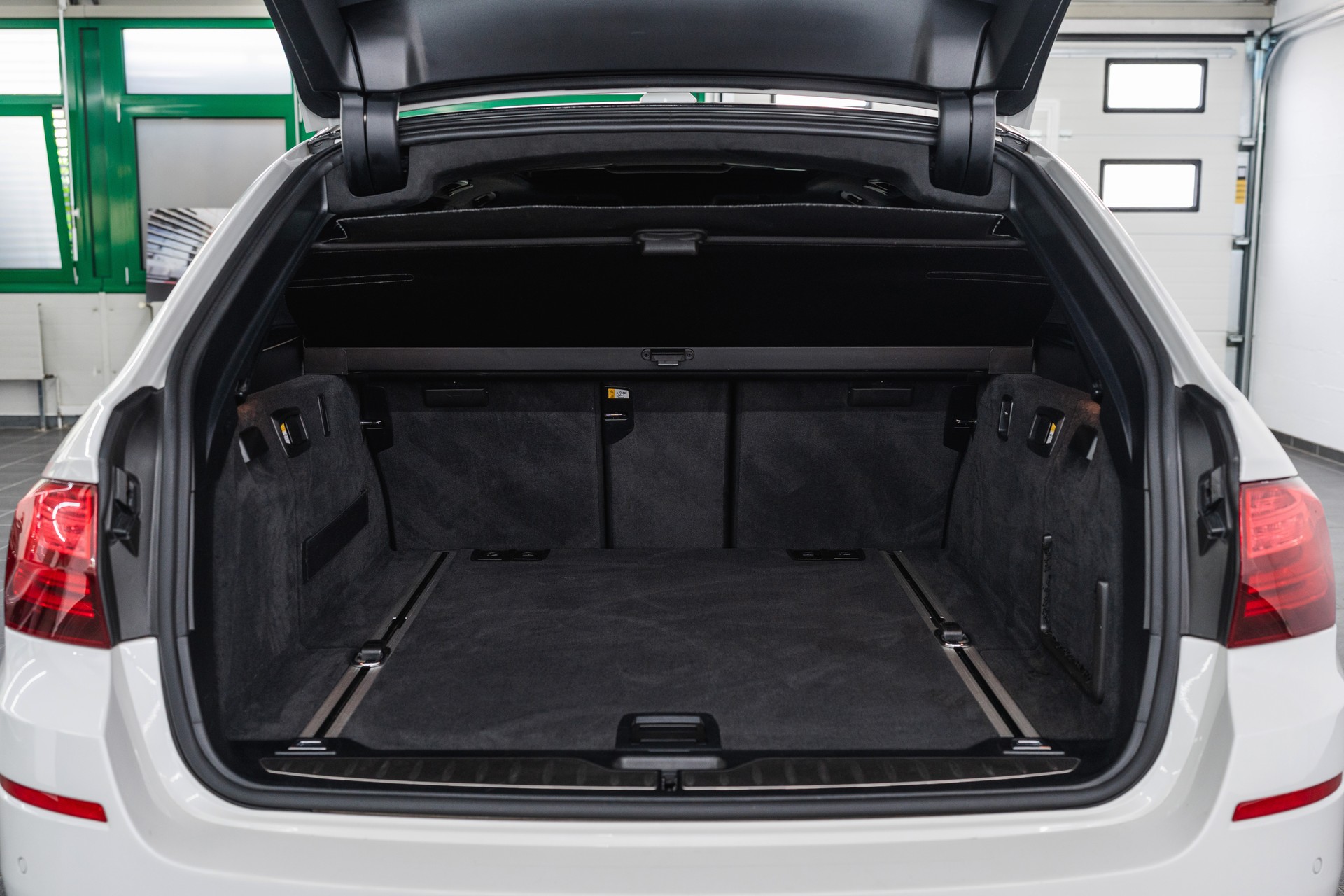 BMW M550d Touring xDrive Steptronic-image-17