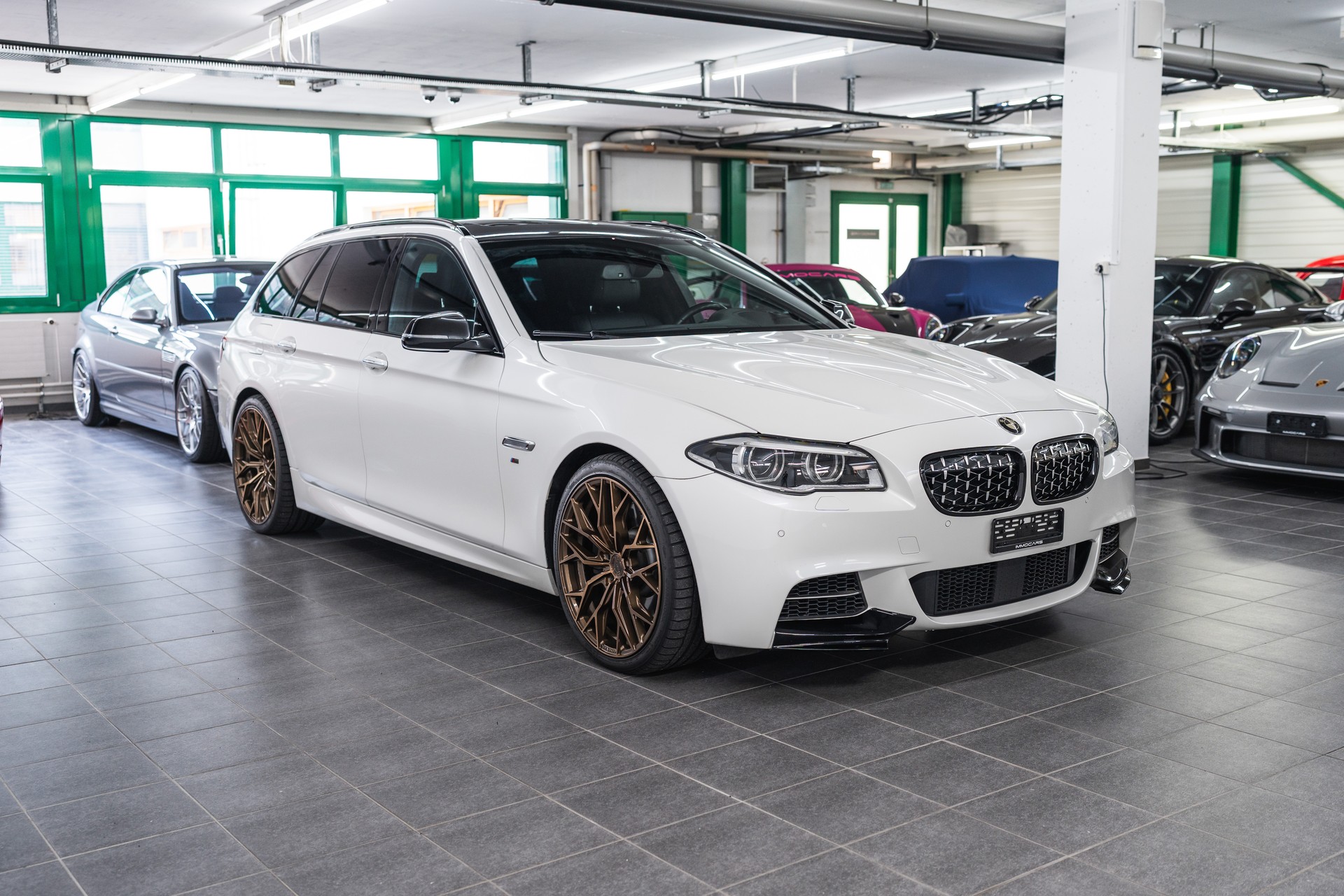 BMW M550d Touring xDrive Steptronic-image-2