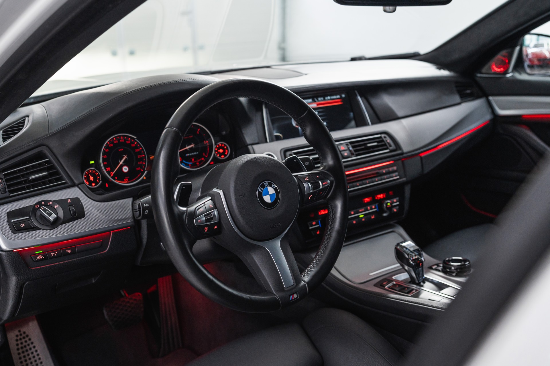 BMW M550d Touring xDrive Steptronic-image-9