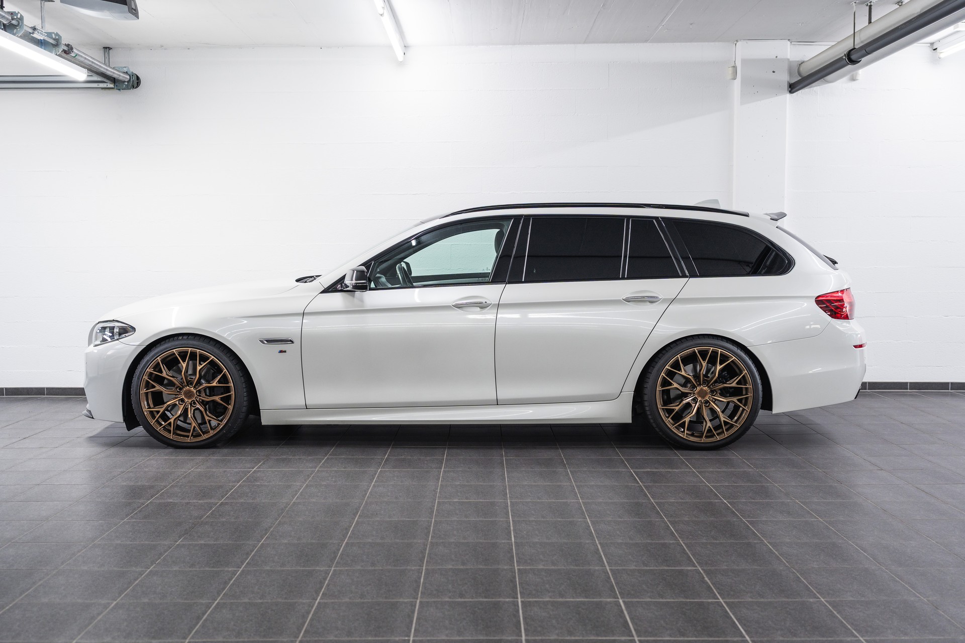 BMW M550d Touring xDrive Steptronic-image-3