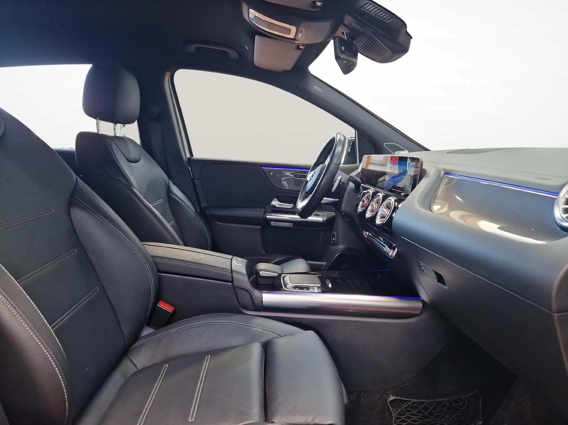 MERCEDES-BENZ B 200 AMG Line-image-6