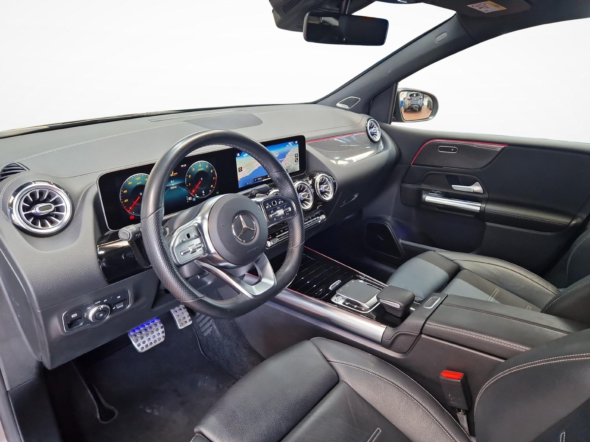 MERCEDES-BENZ B 200 AMG Line-image-4