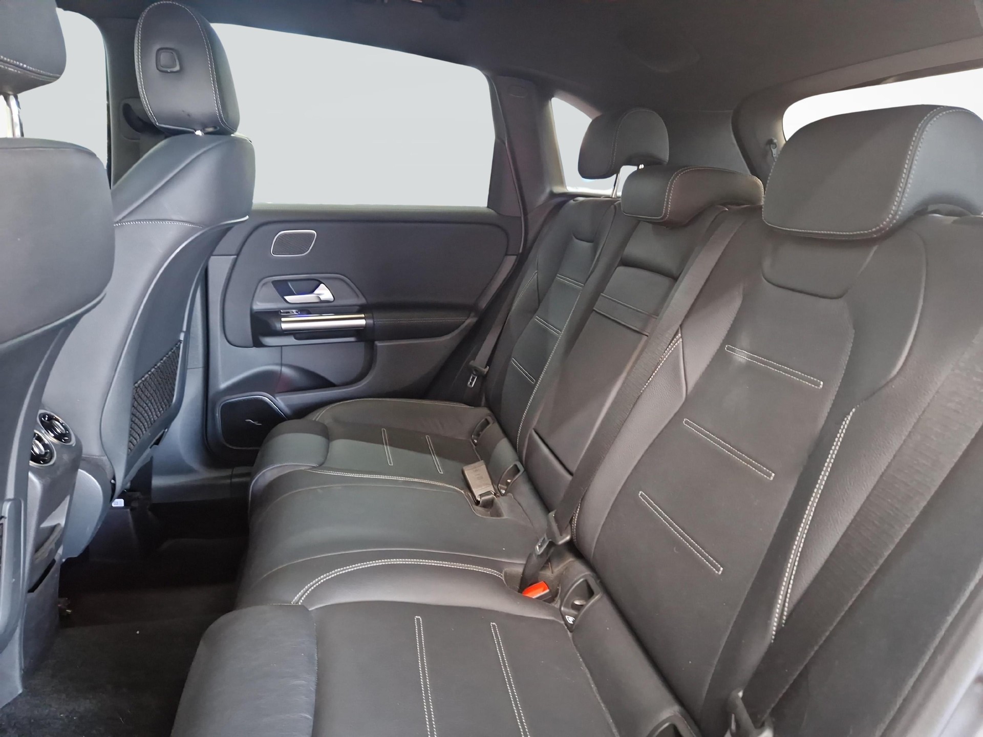 MERCEDES-BENZ B 200 AMG Line-image-8