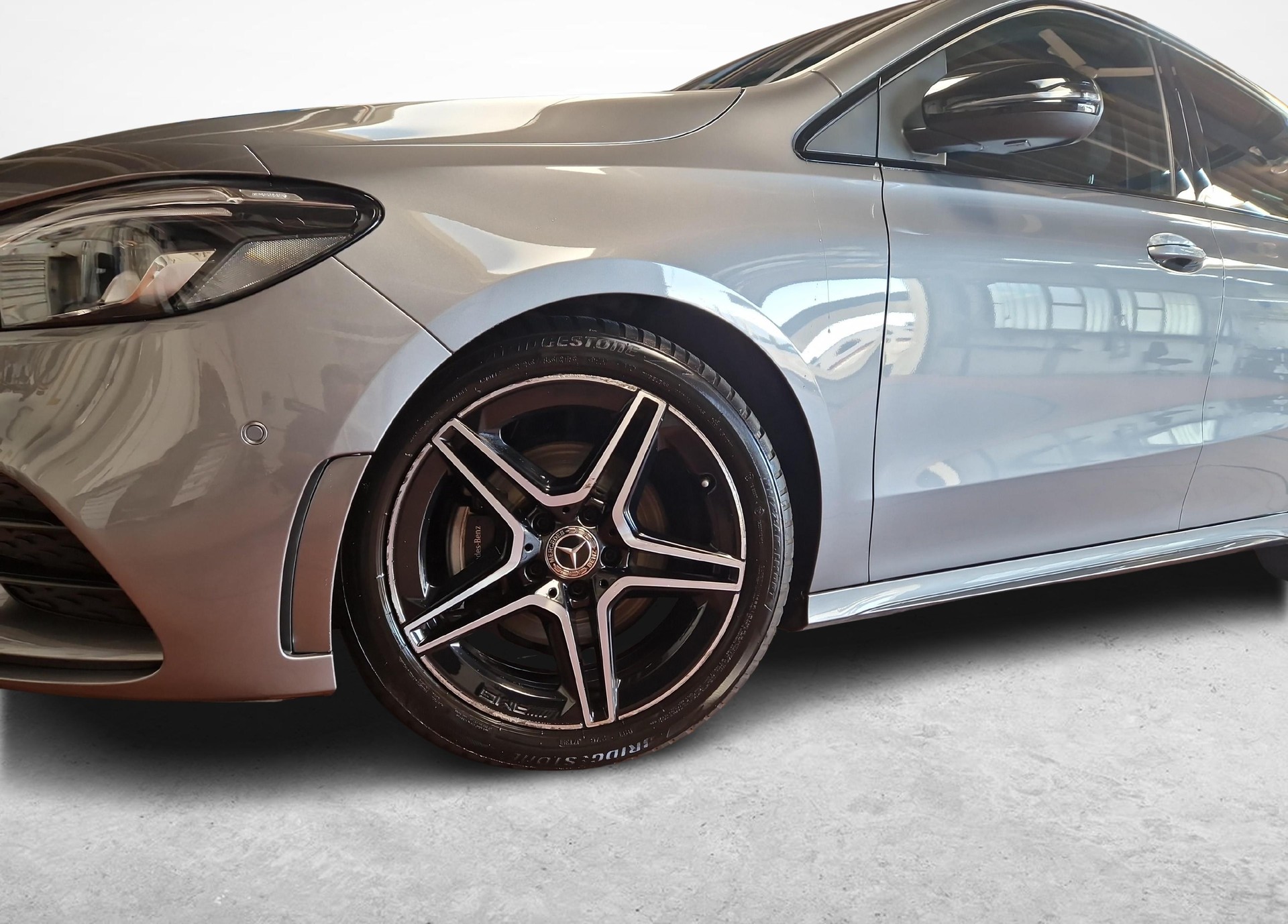 MERCEDES-BENZ B 200 AMG Line-image-10