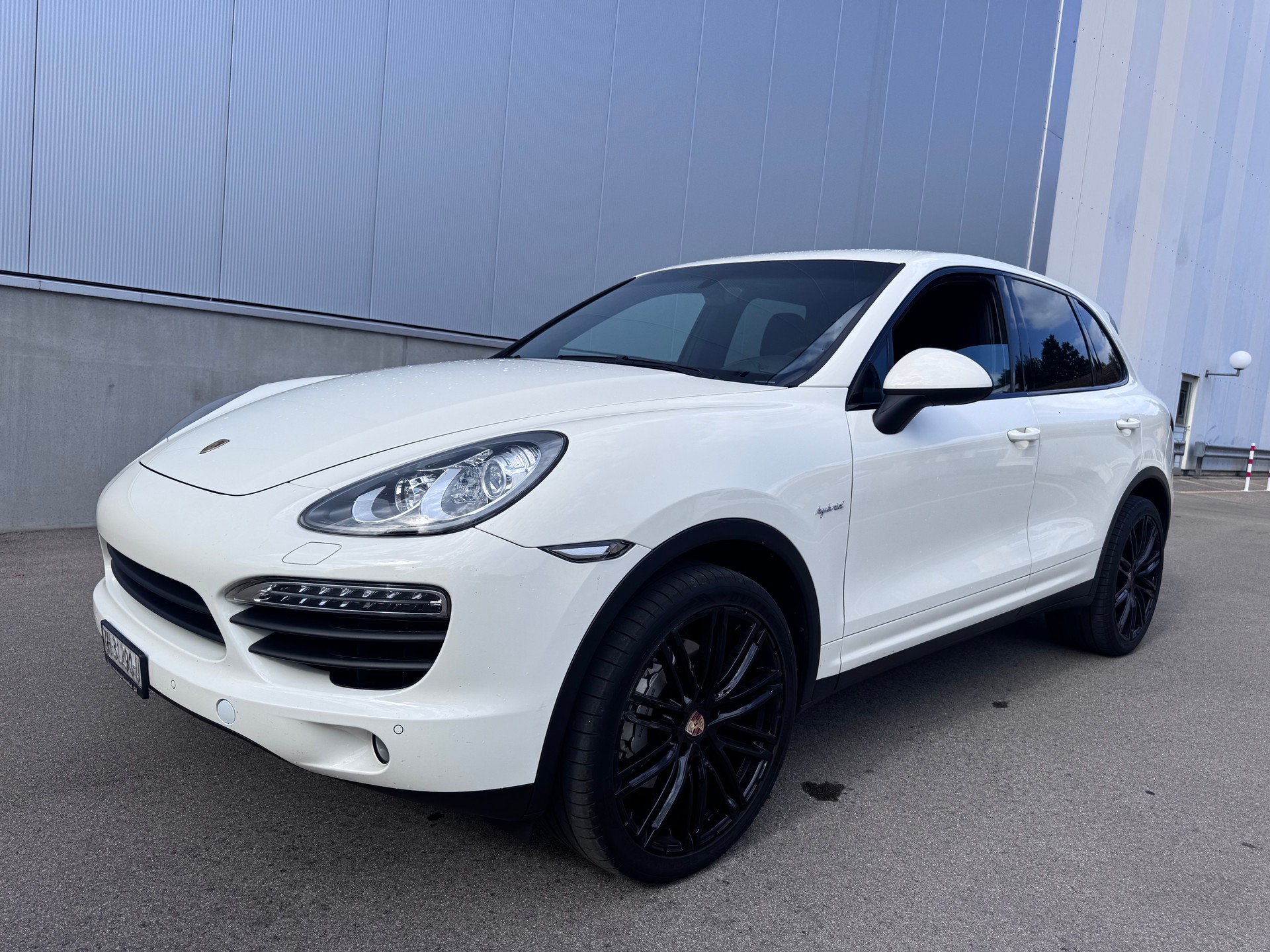 PORSCHE Cayenne S Hybrid-image-1