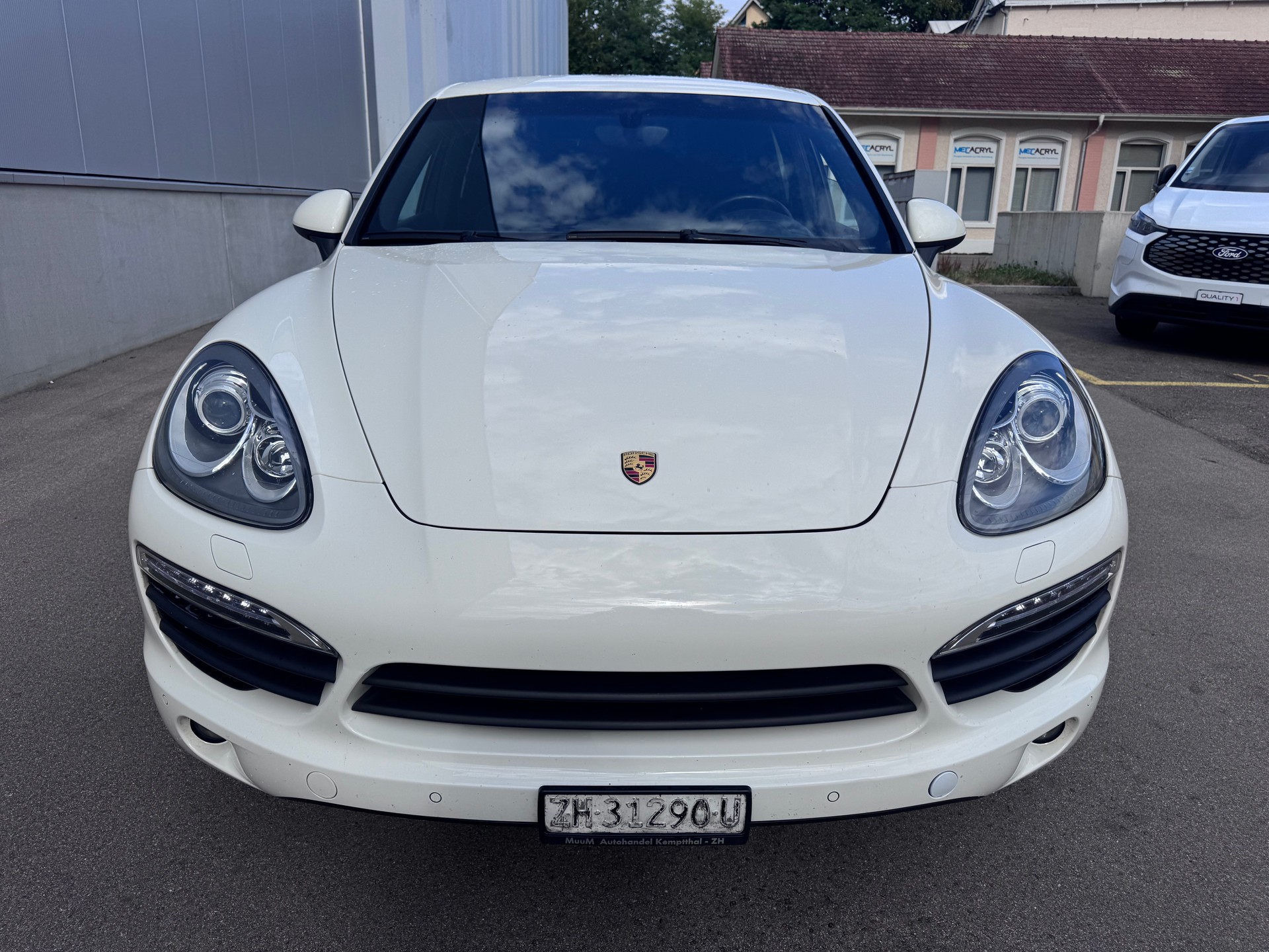 PORSCHE Cayenne S Hybrid-image-2