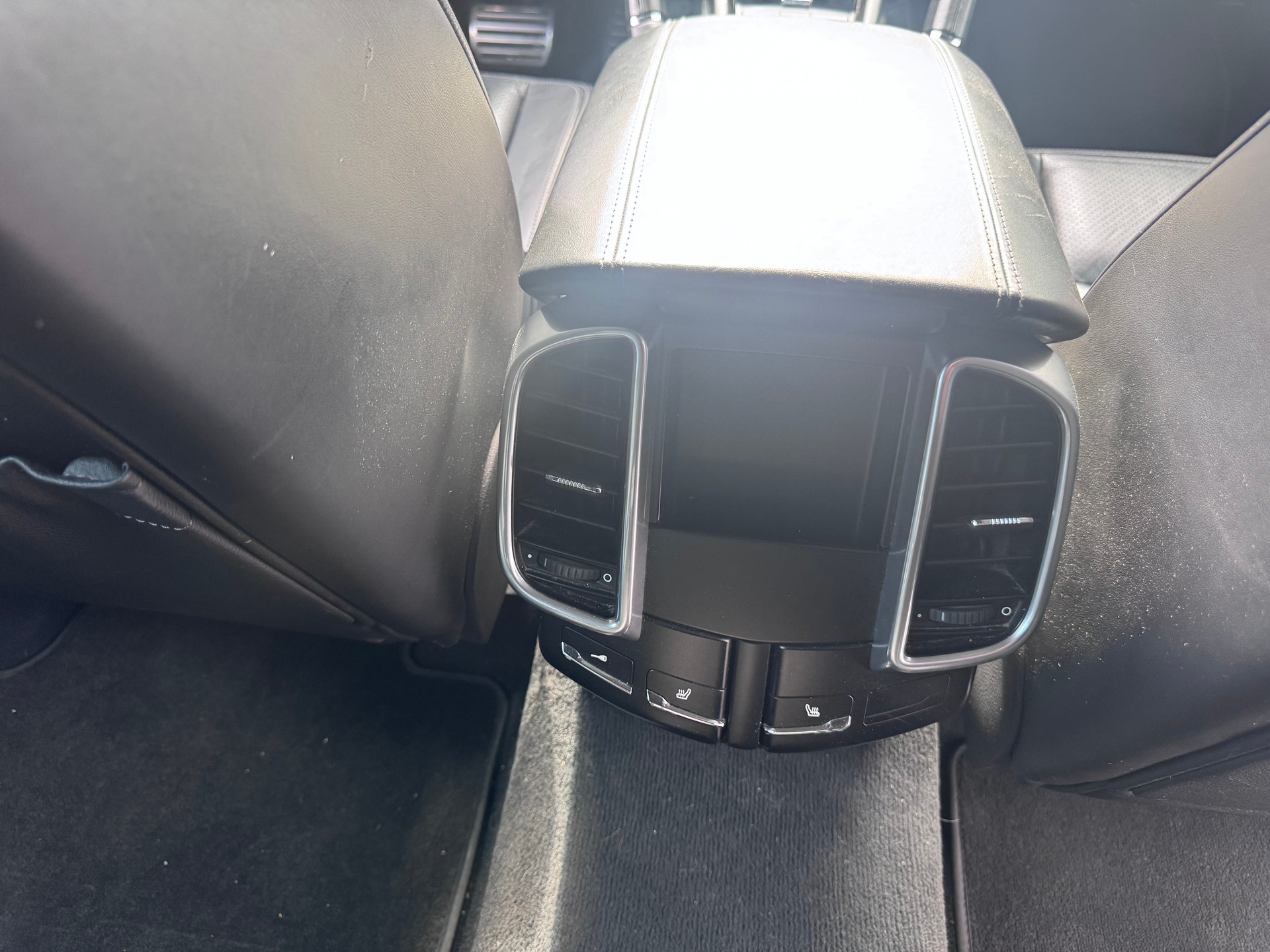 PORSCHE Cayenne S Hybrid-image-12