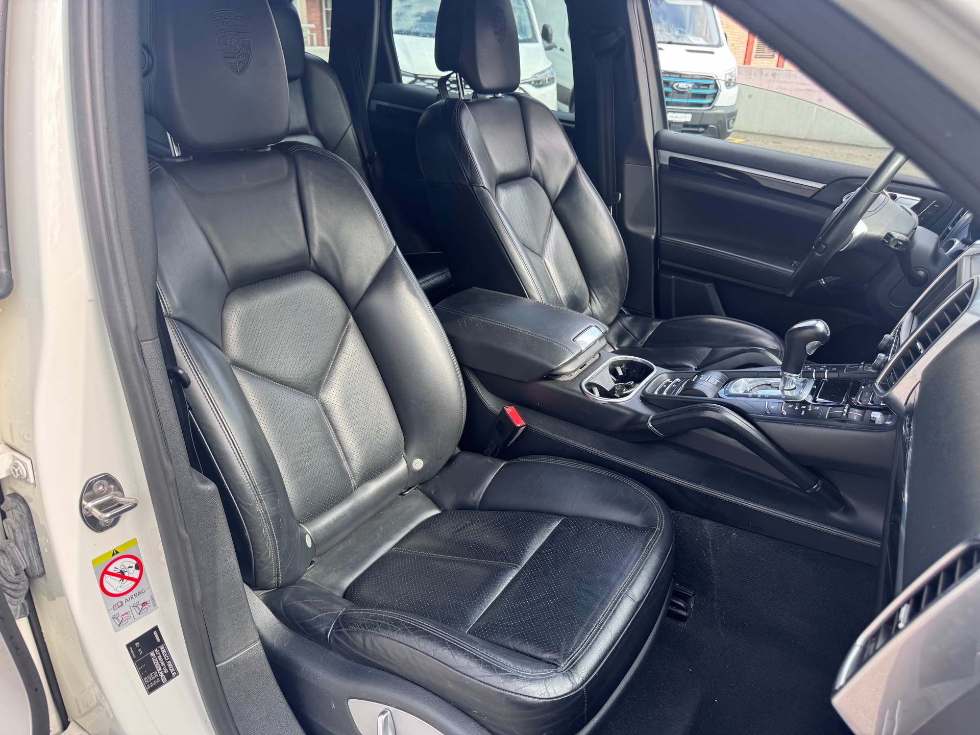 PORSCHE Cayenne S Hybrid-image-9
