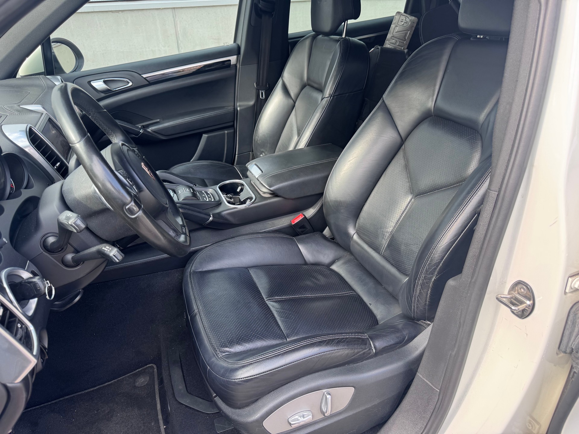 PORSCHE Cayenne S Hybrid-image-11