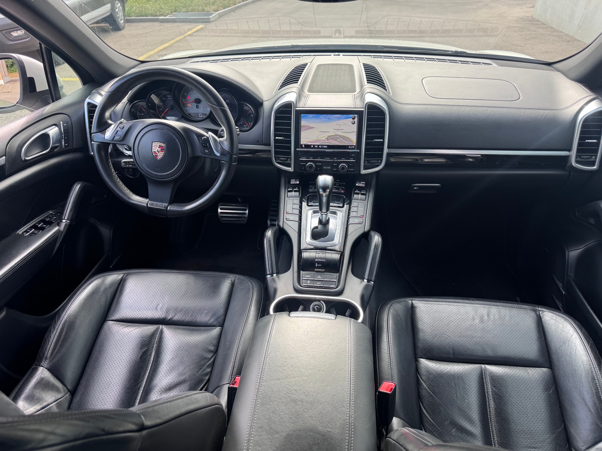 PORSCHE Cayenne S Hybrid-image-7