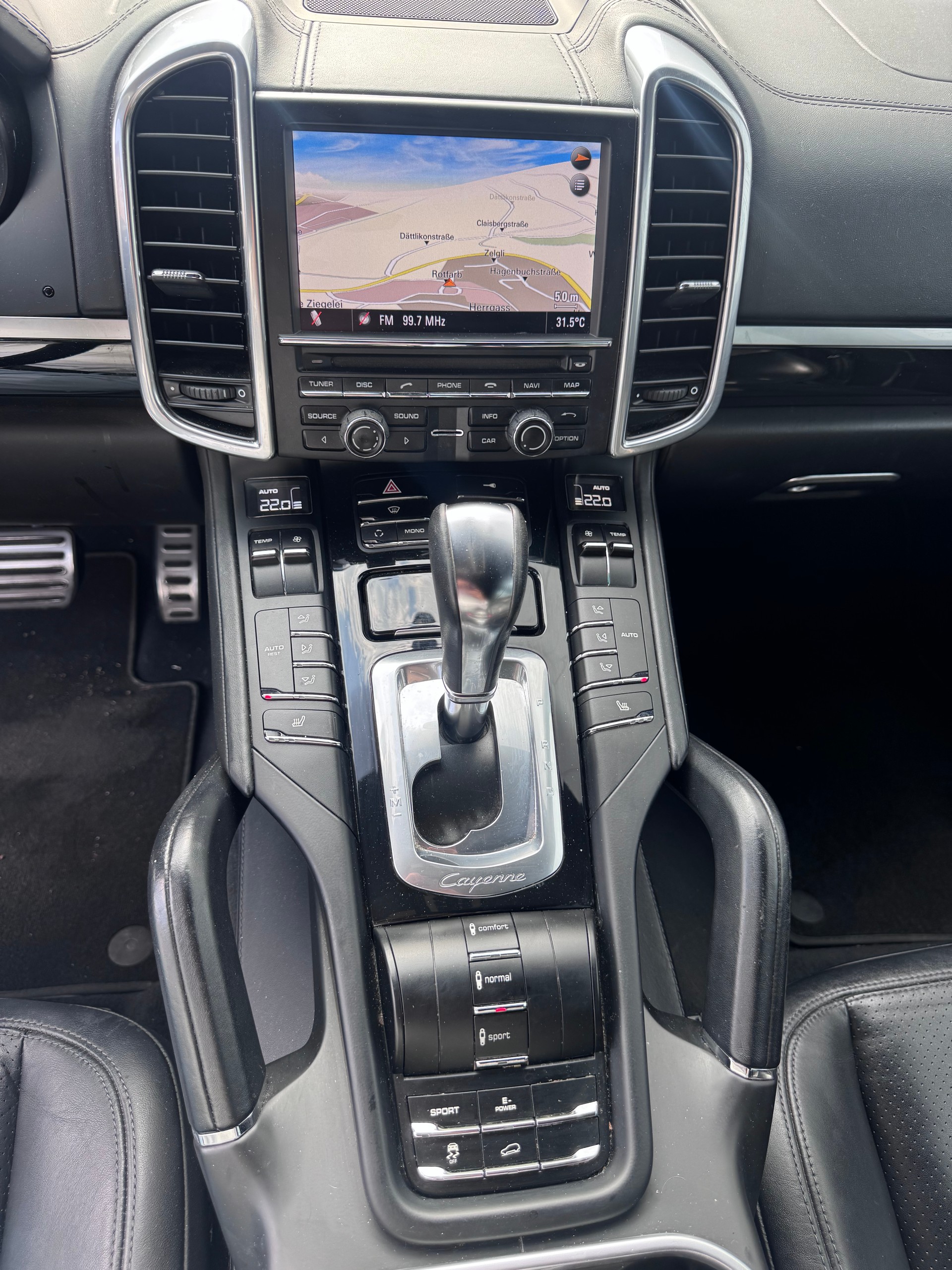 PORSCHE Cayenne S Hybrid-image-10