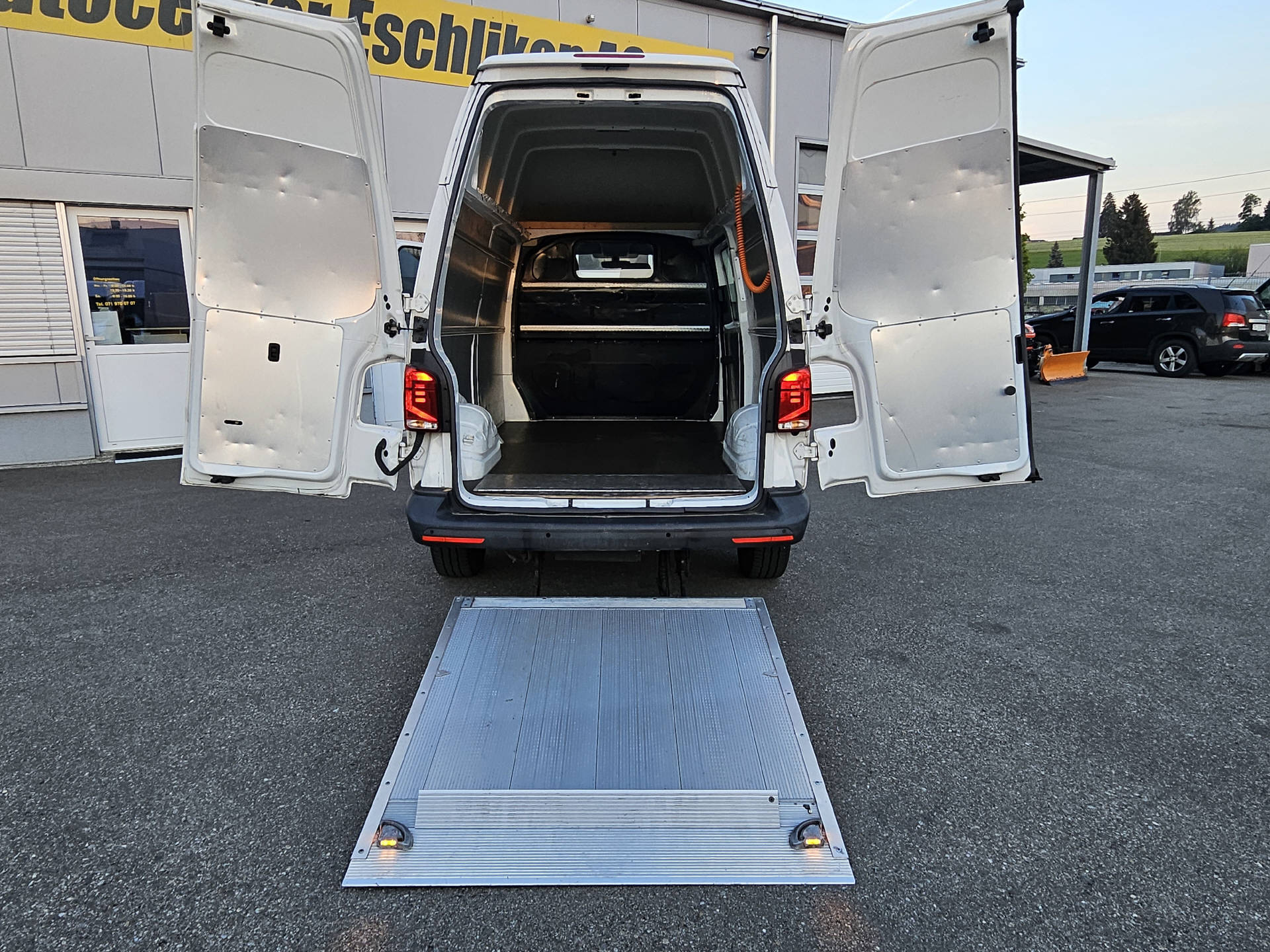 VW T6.1 Kaw. 3400 2.0 TDI 150 * Hochdach * Hebebühne * Nutzlast von 1'100KG * Automat *-image-1