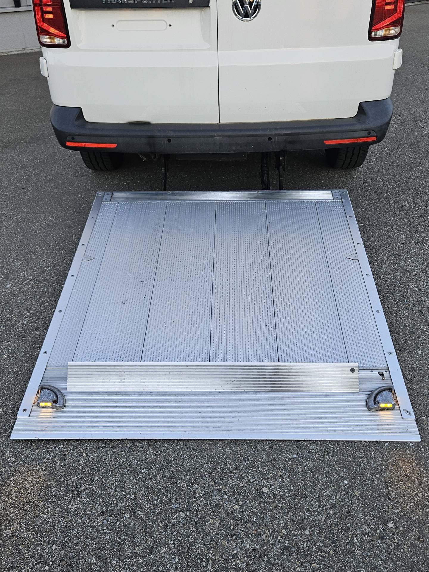 VW T6.1 Kaw. 3400 2.0 TDI 150 * Hochdach * Hebebühne * Nutzlast von 1'100KG * Automat *-image-12