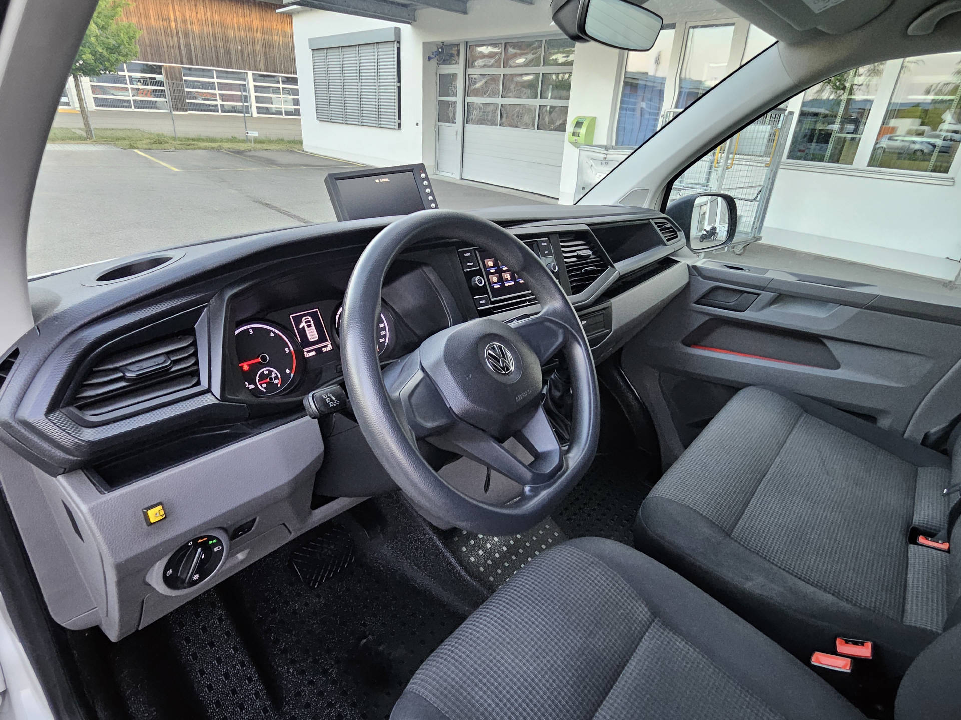 VW T6.1 Kaw. 3400 2.0 TDI 150 * Hochdach * Hebebühne * Nutzlast von 1'100KG * Automat *-image-7