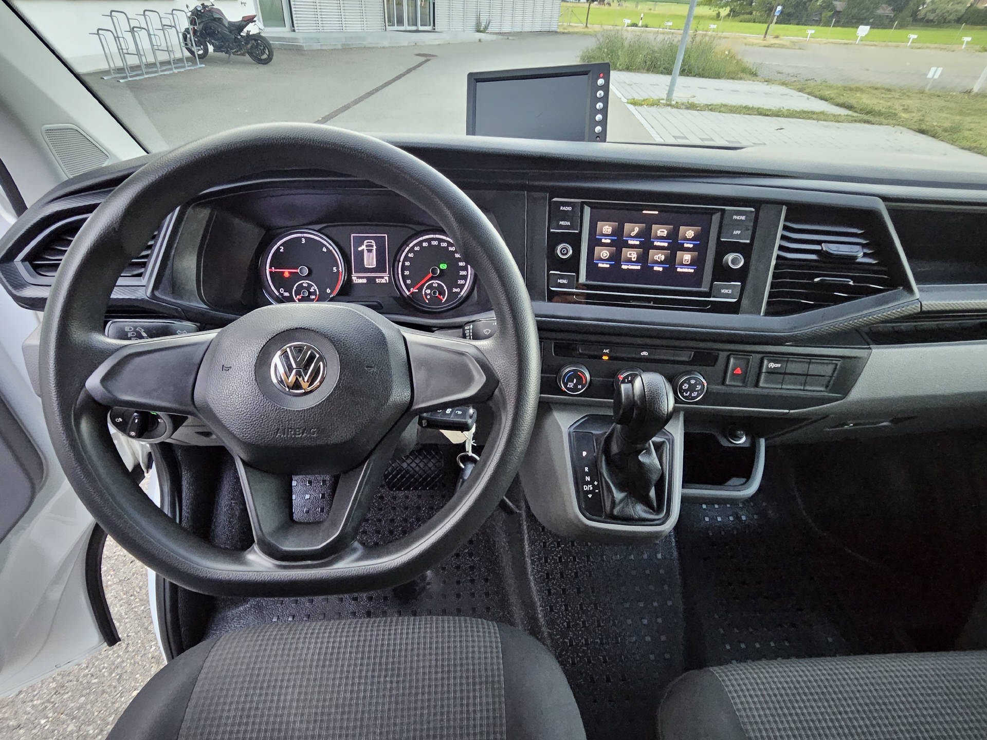 VW T6.1 Kaw. 3400 2.0 TDI 150 * Hochdach * Hebebühne * Nutzlast von 1'100KG * Automat *-image-9