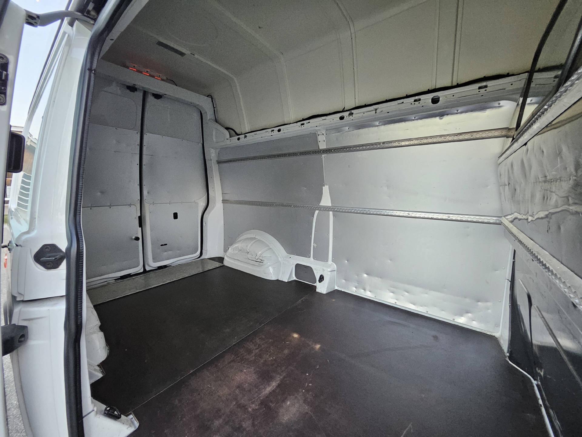 VW T6.1 Kaw. 3400 2.0 TDI 150 * Hochdach * Hebebühne * Nutzlast von 1'100KG * Automat *-image-6