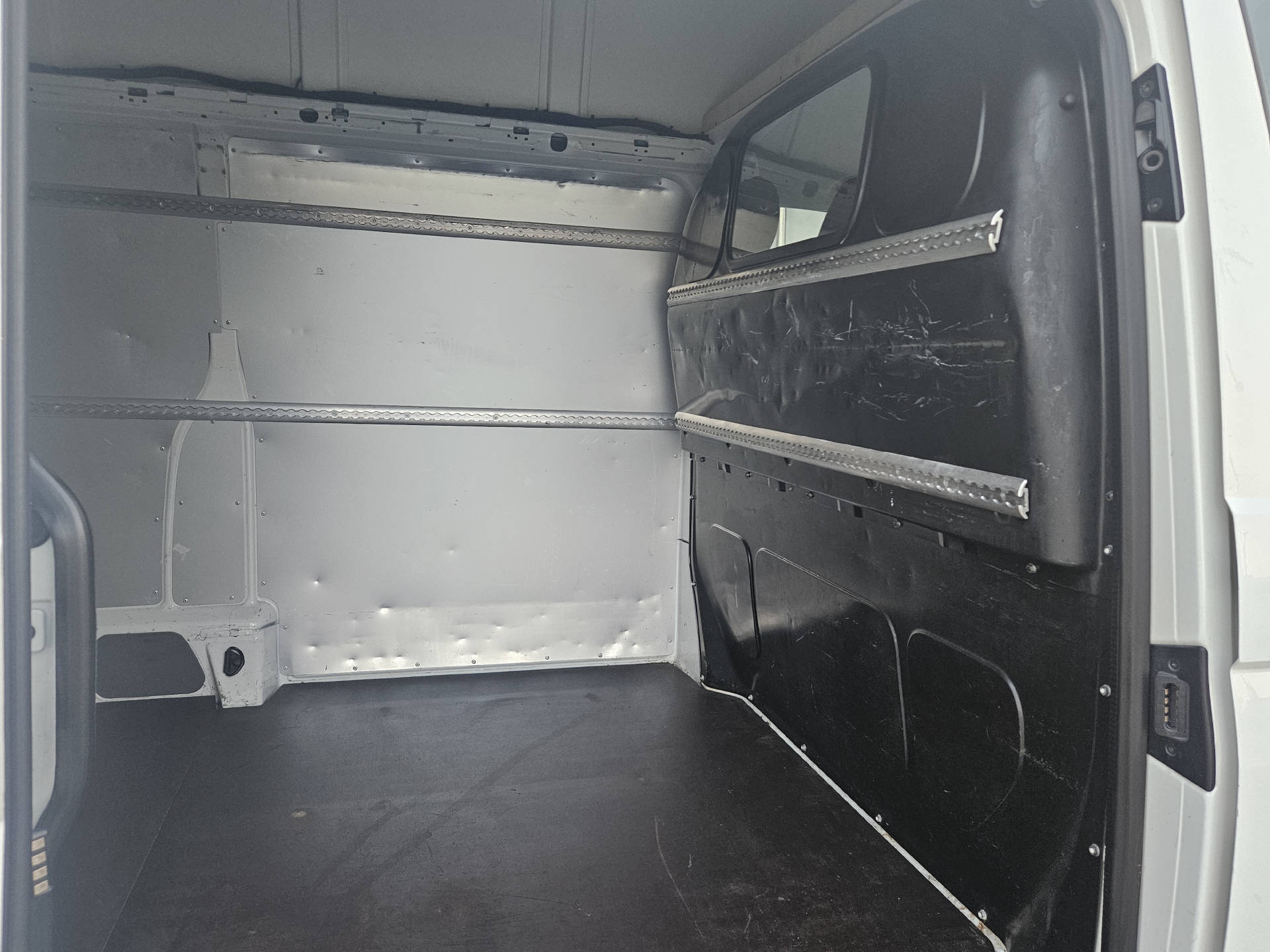 VW T6.1 Kaw. 3400 2.0 TDI 150 * Hochdach * Hebebühne * Nutzlast von 1'100KG * Automat *-image-5