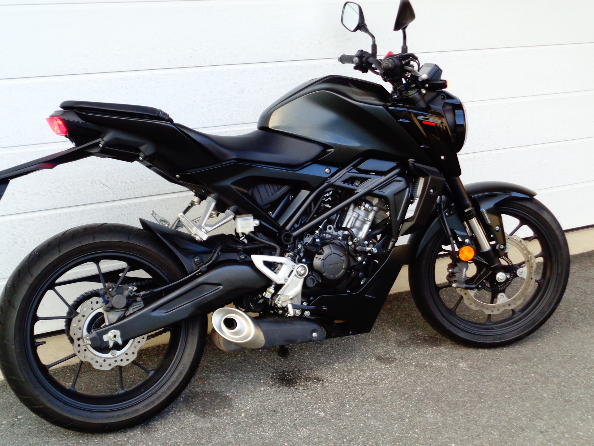 HONDA CB 125 R-showroom-element-1