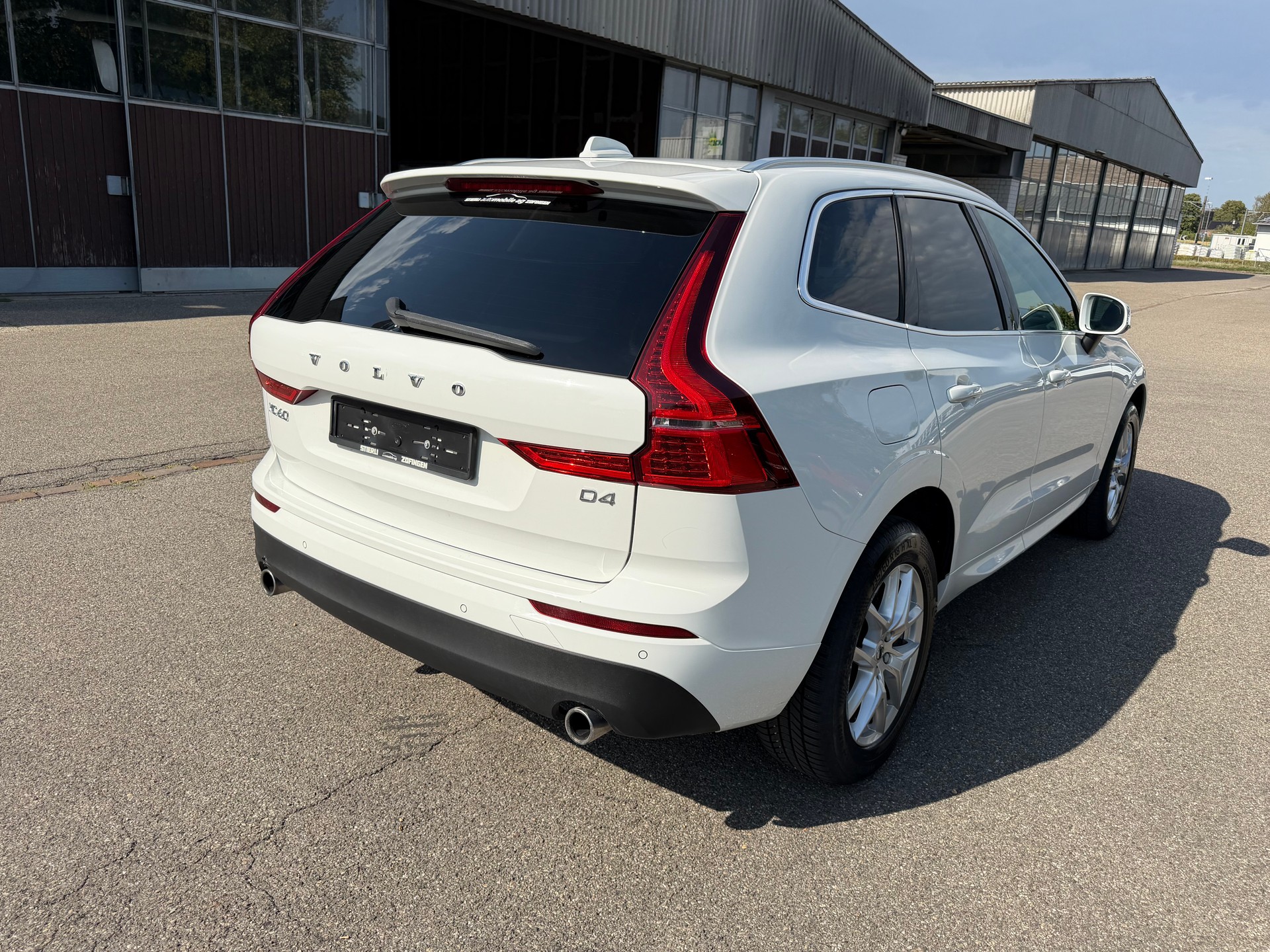 VOLVO XC60 D4 Momentum Geartronic-image-3