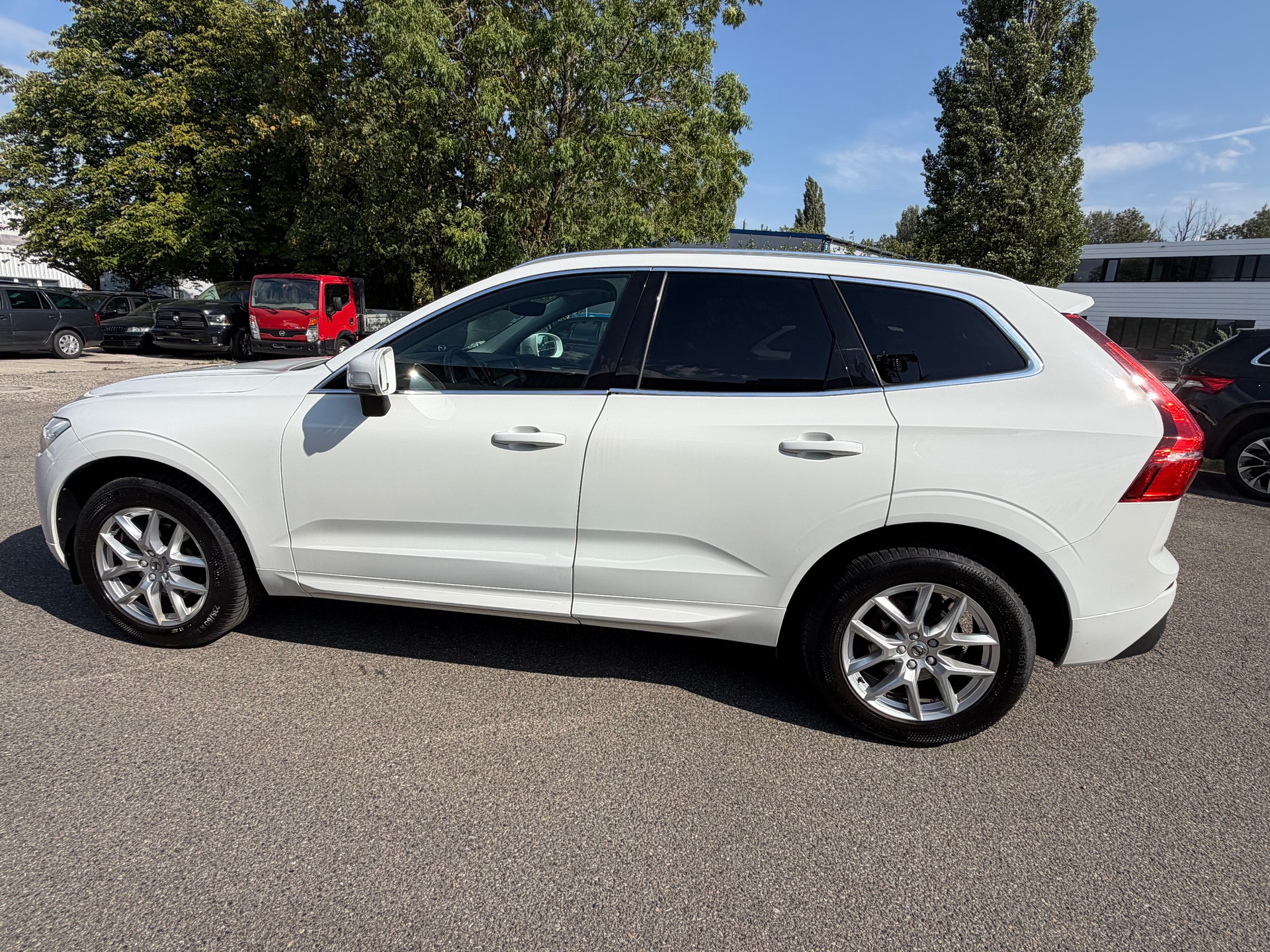 VOLVO XC60 D4 Momentum Geartronic-image-5