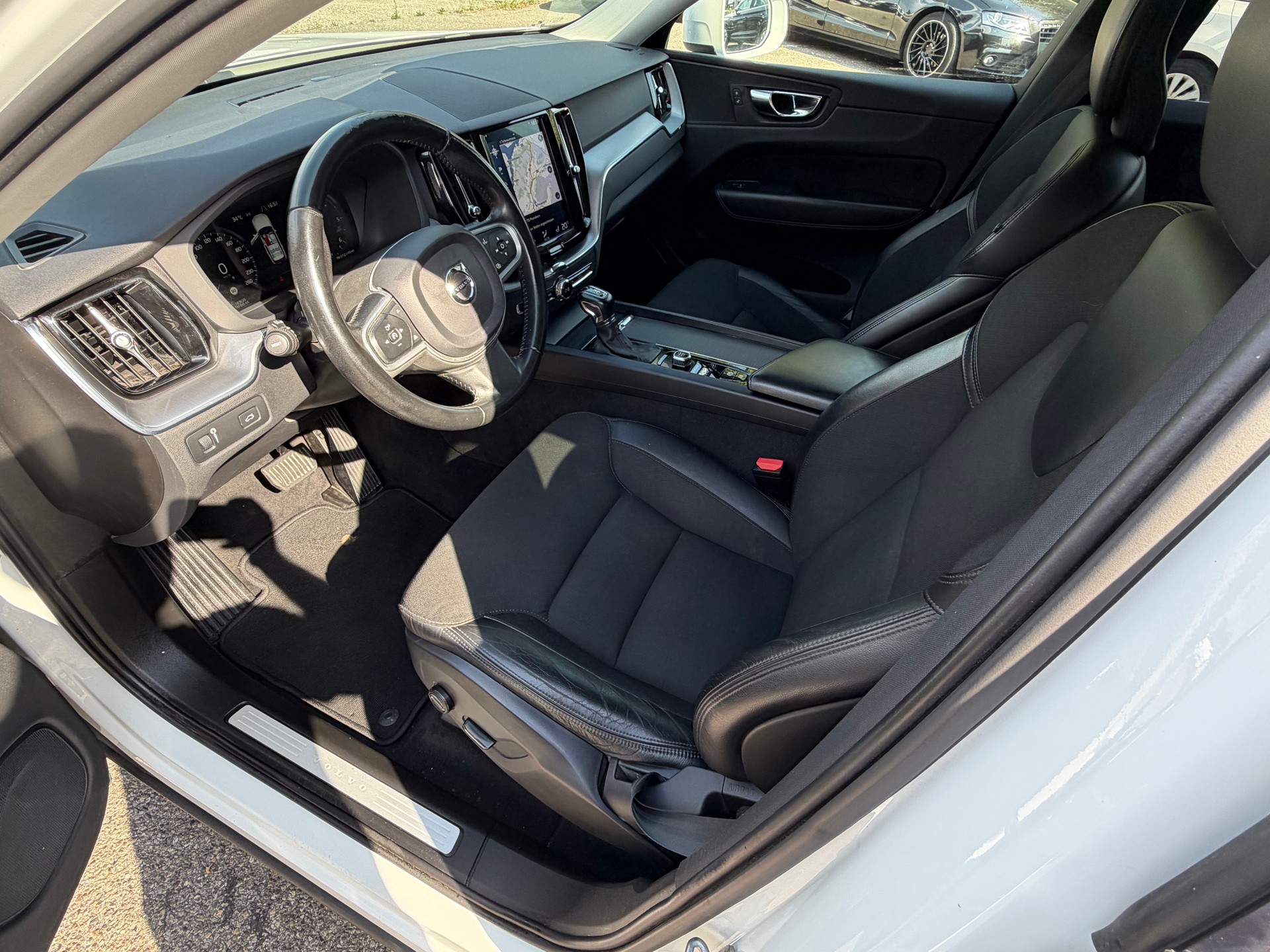 VOLVO XC60 D4 Momentum Geartronic-image-8
