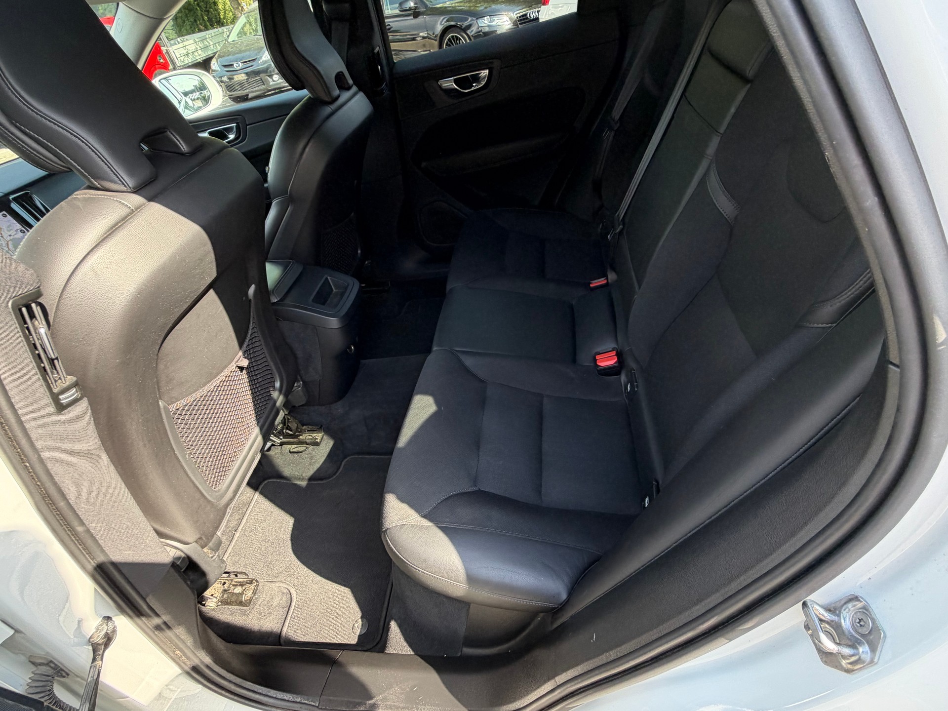 VOLVO XC60 D4 Momentum Geartronic-image-11