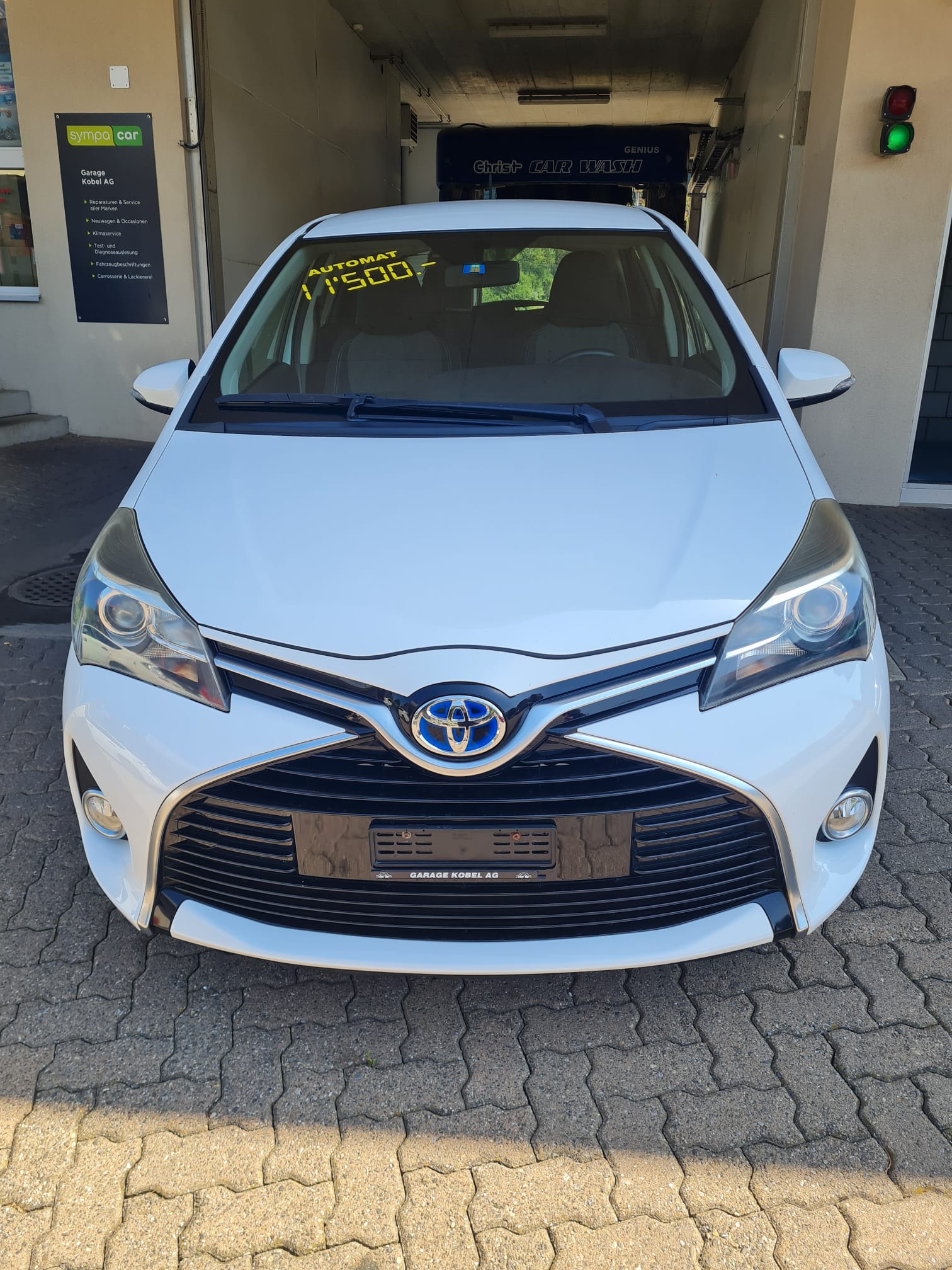 TOYOTA Yaris 1.5 VVT-i Hybrid Trend e-CVT-image-1