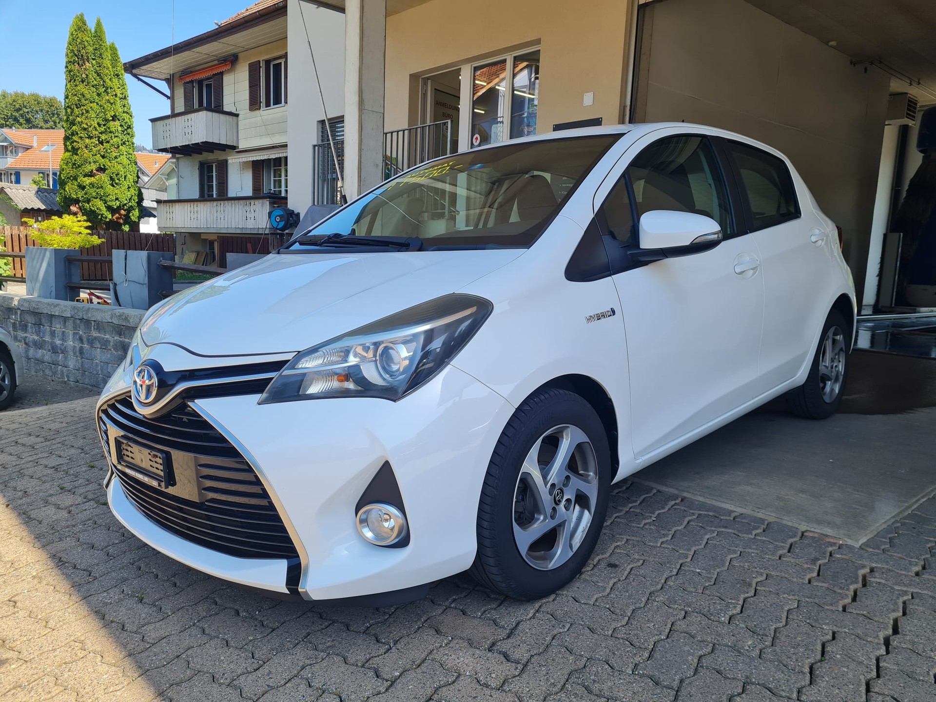 TOYOTA Yaris 1.5 VVT-i Hybrid Trend e-CVT-image-0