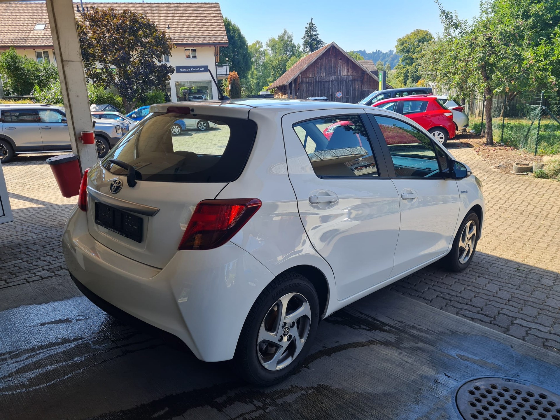 TOYOTA Yaris 1.5 VVT-i Hybrid Trend e-CVT-image-2