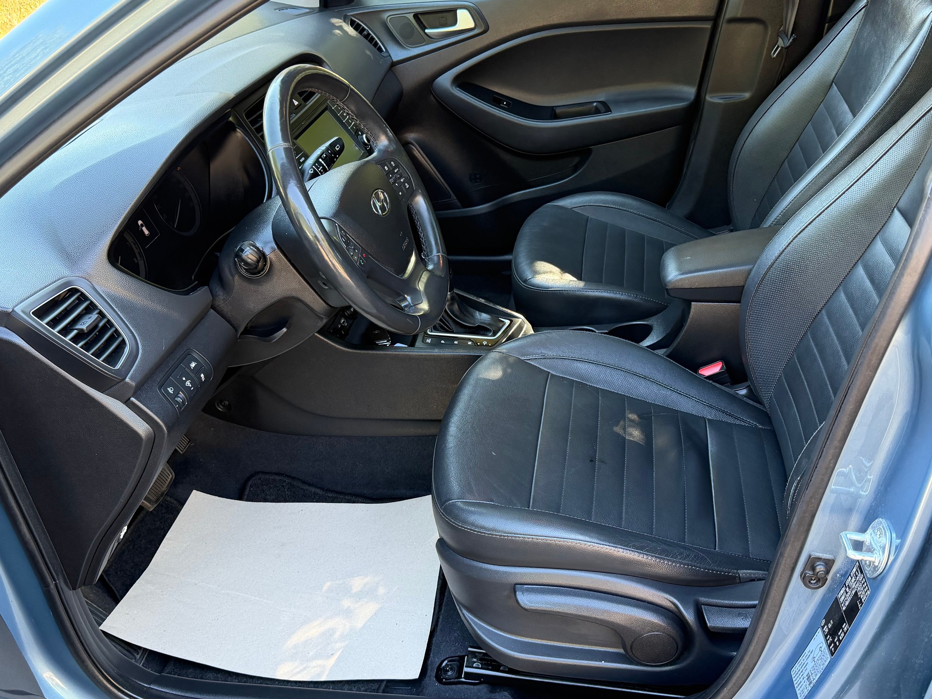 HYUNDAI i20 1.4 Vertex Automatic-image-11