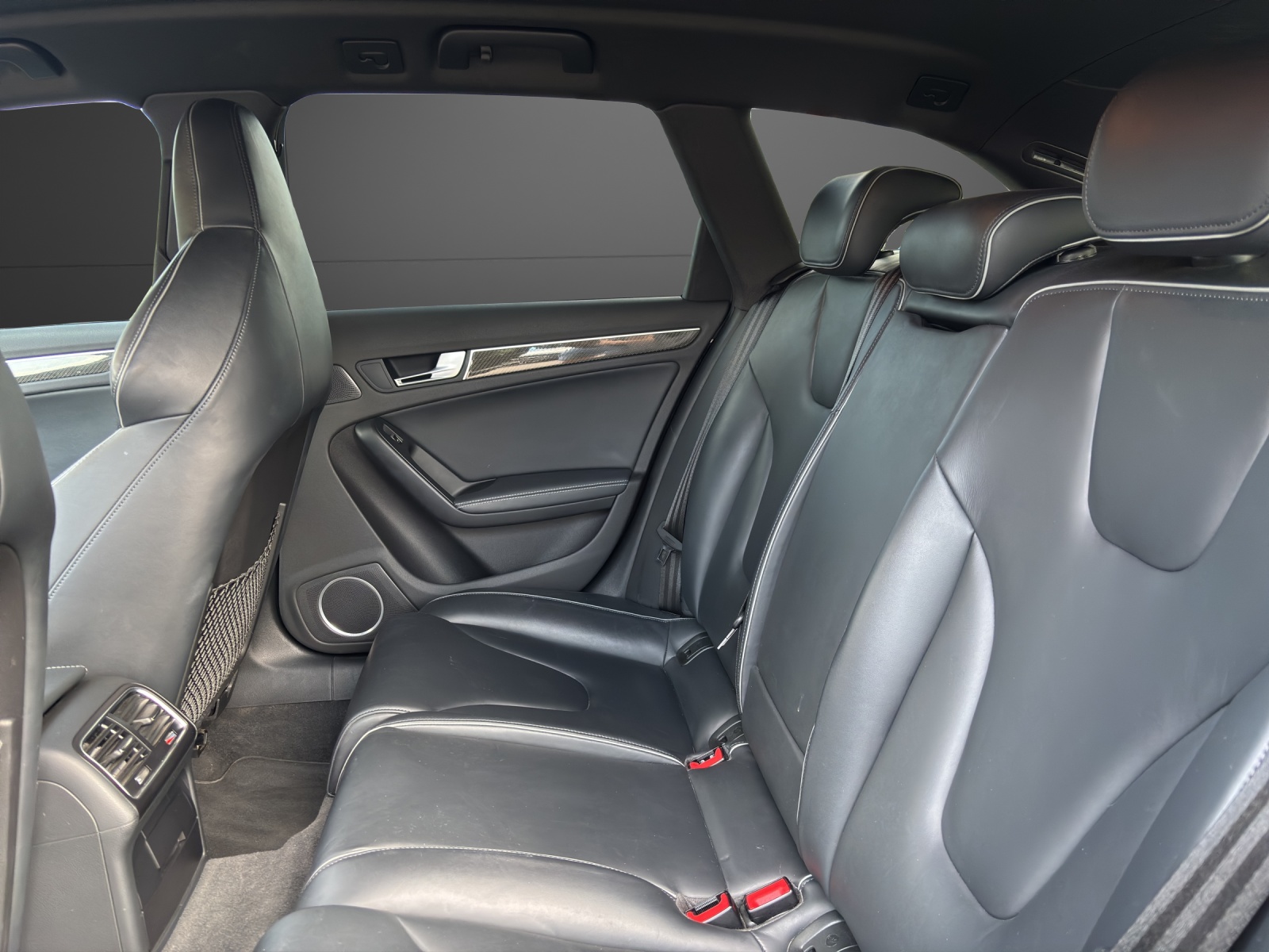 AUDI RS4 Avant 4.2 FSI V8 quattro S-tronic-image-12