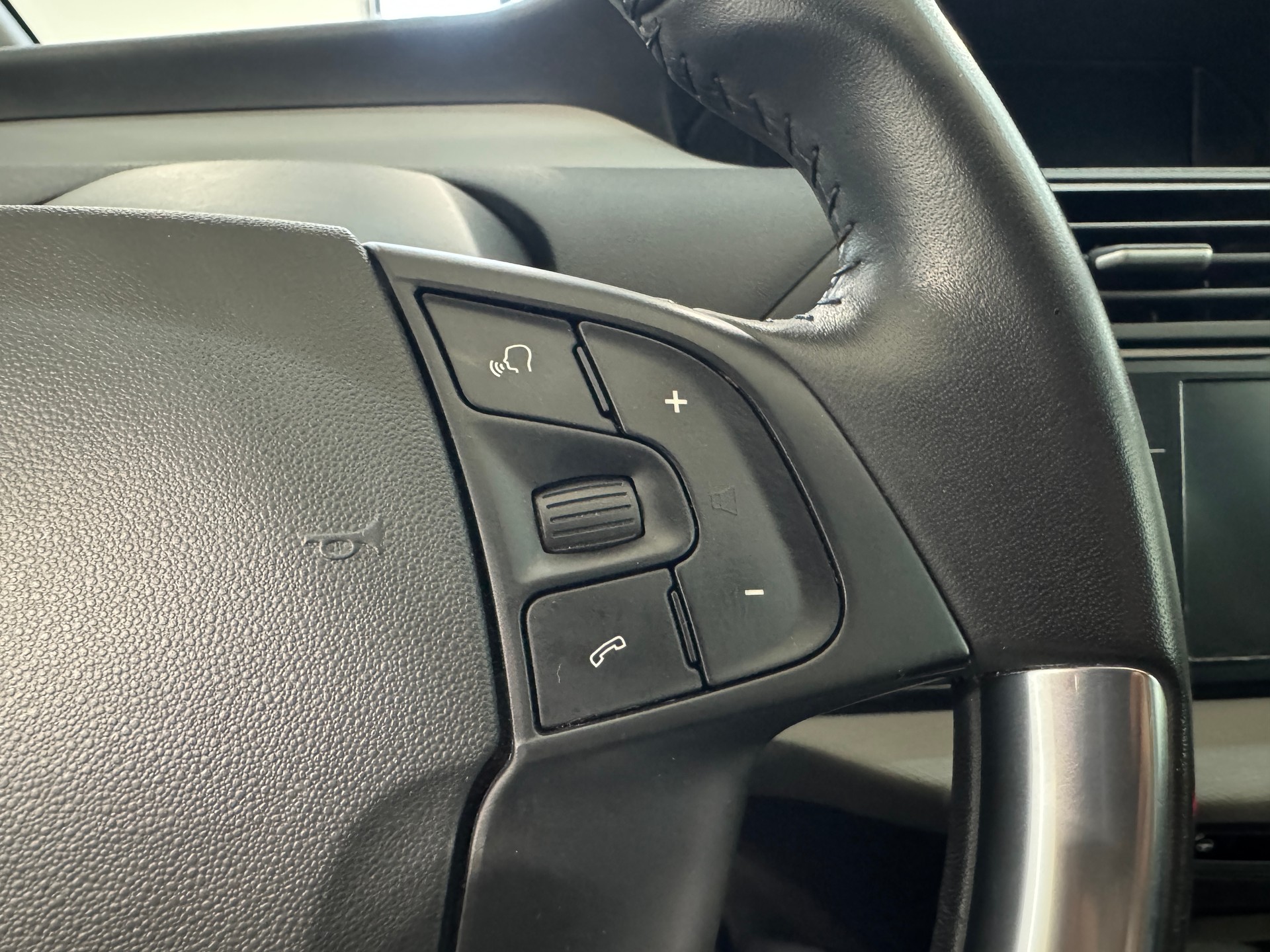 CITROEN C4 Spacetourer 1.2 Pure Tech Feel Edition-image-17