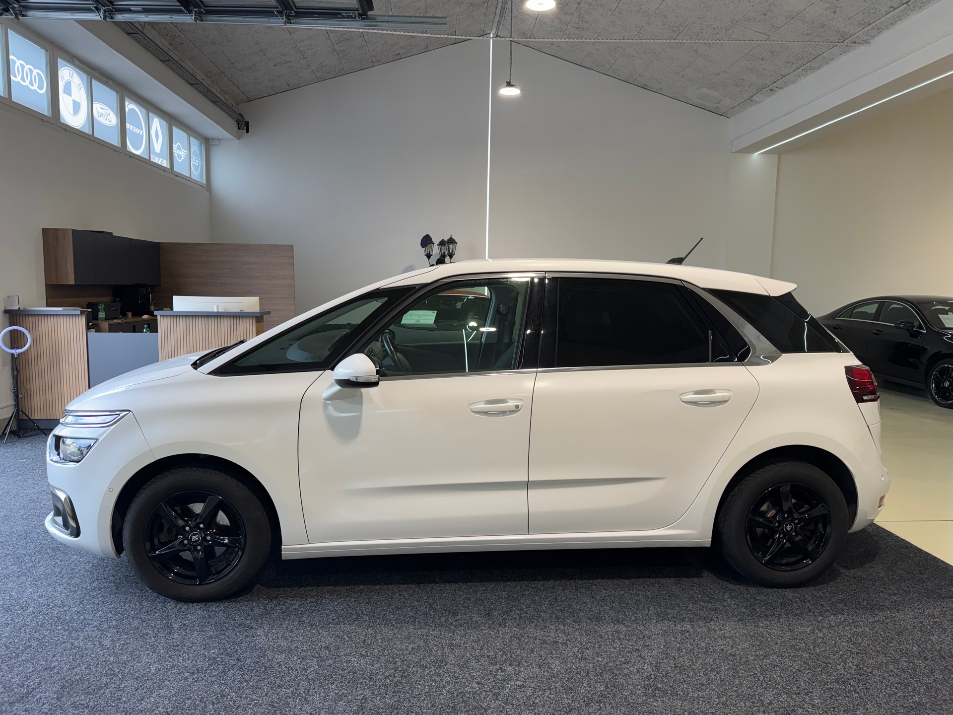 CITROEN C4 Spacetourer 1.2 Pure Tech Feel Edition-image-3