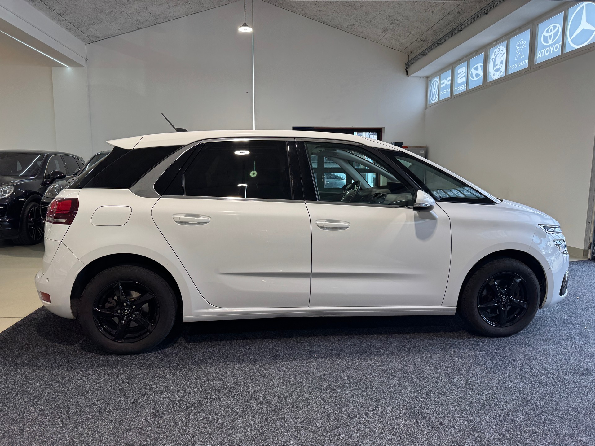 CITROEN C4 Spacetourer 1.2 Pure Tech Feel Edition-image-9